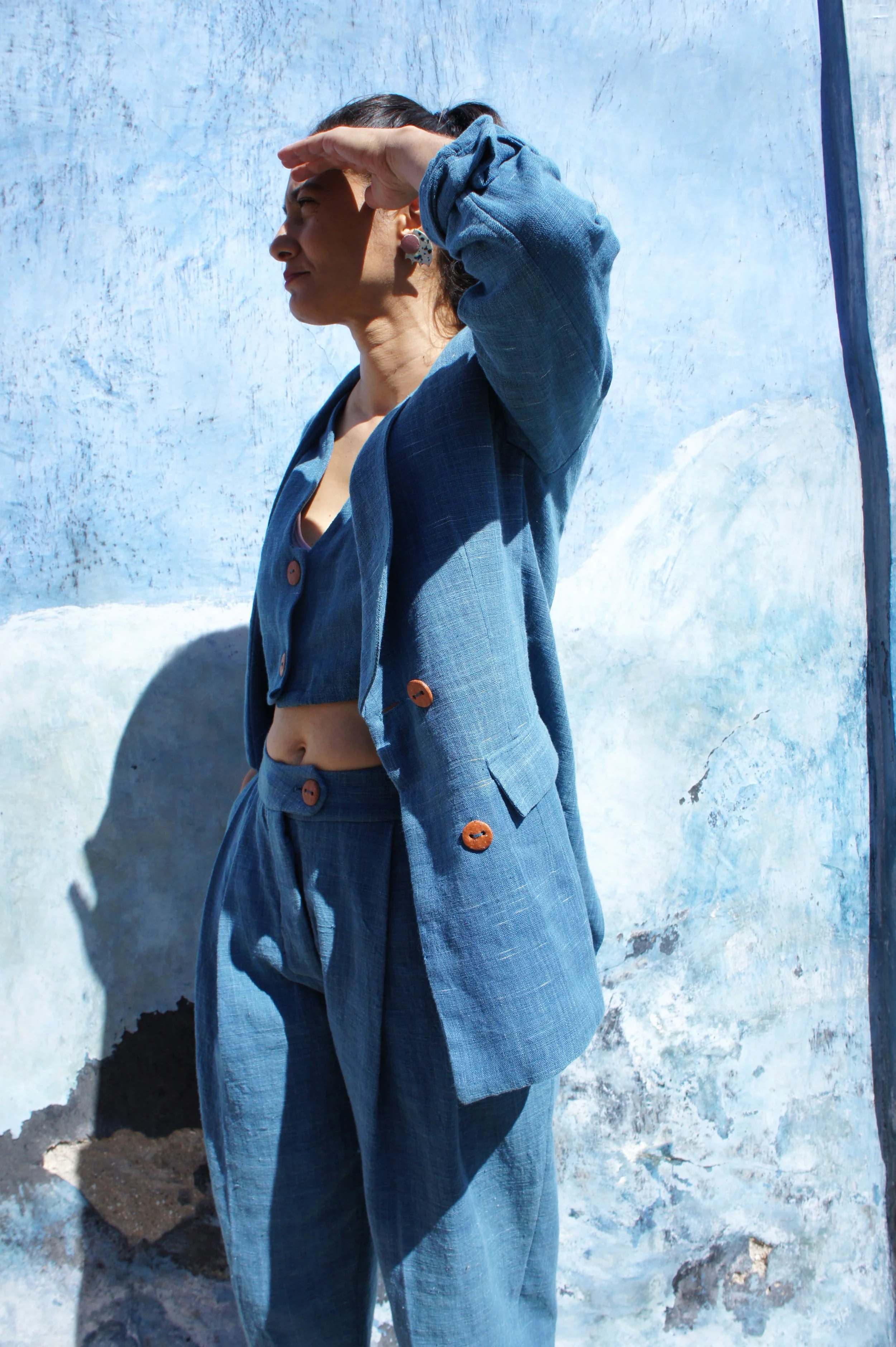 Mexchic clothing collection Anatomy shopping in Oaxaca, Mexico, simple, minimal, minimalist handmade with natural fabrics and fibers, ecological botanical dyes, regenerative cotton, and wool with Mexican artisans, weavers, spinners, red pottery baro 