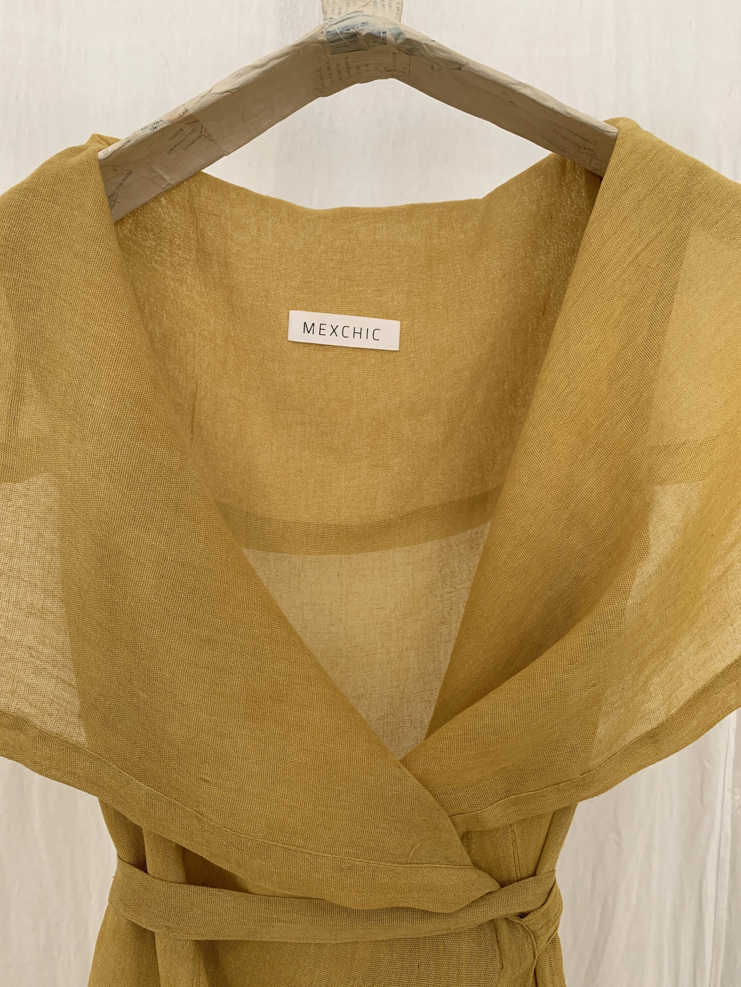 Mexchic exploration of traditional artisanal natural botanical dyes and dying in Oaxaca Mexico, hand dyed pochote ceiba kapok tree seed pod fiber endemic plant cellulose fiber perricon mexican mint marigold añil indigo magnolia rosemary granada pomeg