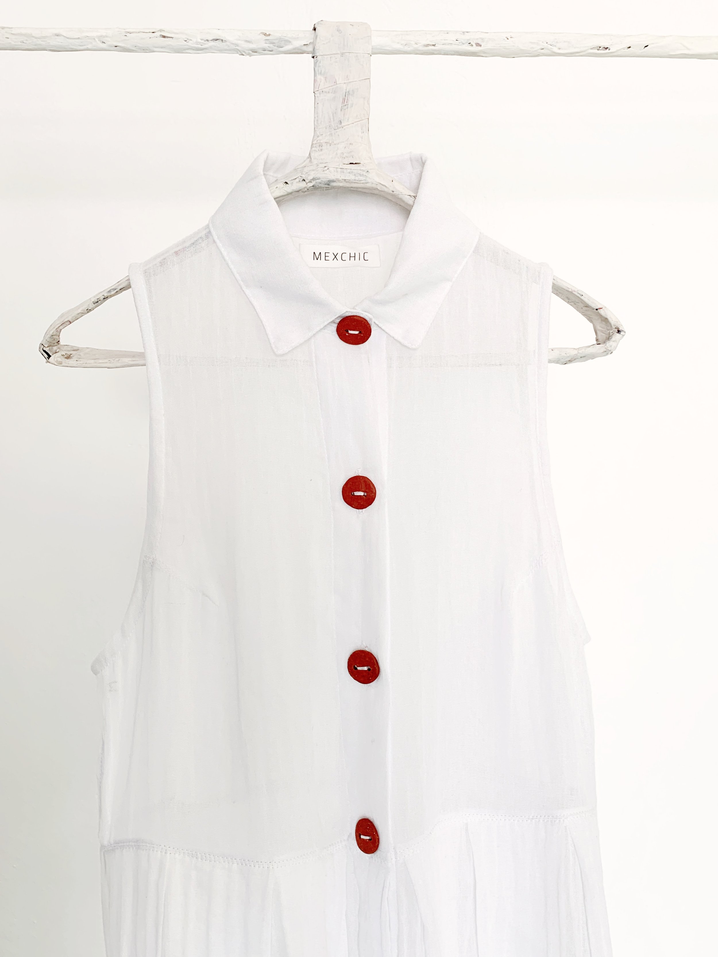 Mexchic Shopping in Oaxaca mexico for contemporary craft of Mexican design for natural clothing ceramic clay buttons fire pit san marcos tlapazola oaxaca mexico zapotec indigenous culture mexican artist regenerative sustainable fashion ethical design