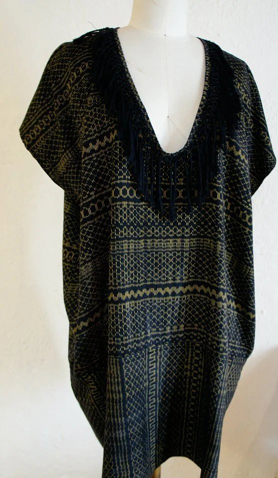 handwoven craft cotton embroidery macrame fringe rebozo shawl mexico mexican oaxaca chiapas toluca tenancingo estado de mexico highend highfashion moda textiles artisan artisanal natural dyes botanical dyes blue black plaid check blouse poncho top sh