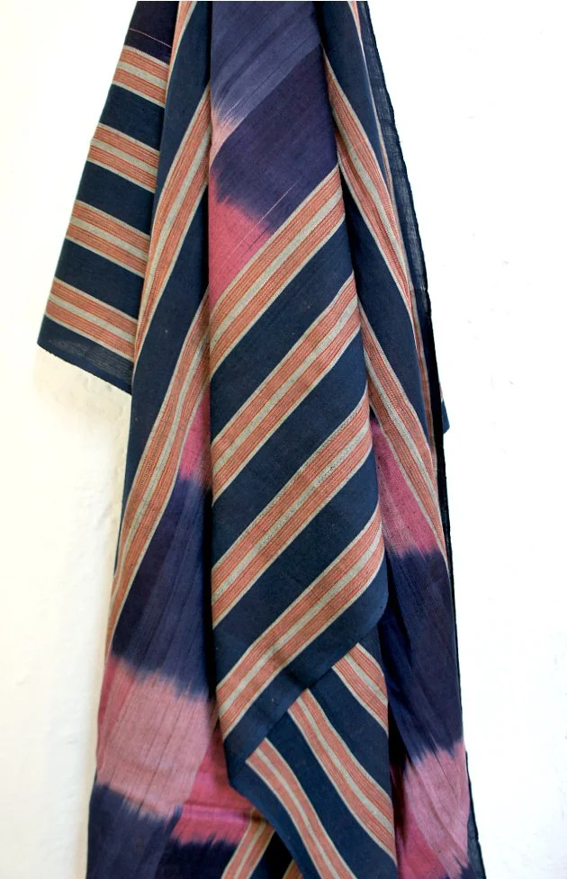 handwoven craft cotton embroidery macrame fringe rebozo shawl mexico mexican oaxaca chiapas toluca tenancingo estado de mexico highend highfashion moda textiles artisan artisanal natural dyes botanical dyes blue black plaid check blouse poncho top sh