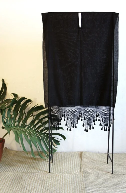 handwoven craft cotton embroidery macrame fringe rebozo shawl mexico mexican oaxaca chiapas toluca tenancingo estado de mexico highend highfashion moda textiles artisan artisanal natural dyes botanical dyes blue black plaid check blouse poncho top sh