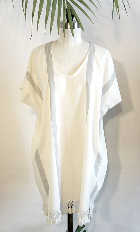 handwoven craft cotton embroidery macrame fringe rebozo shawl mexico mexican oaxaca chiapas toluca tenancingo estado de mexico highend highfashion moda textiles artisan artisanal natural dyes botanical dyes blue black plaid check blouse poncho top sh
