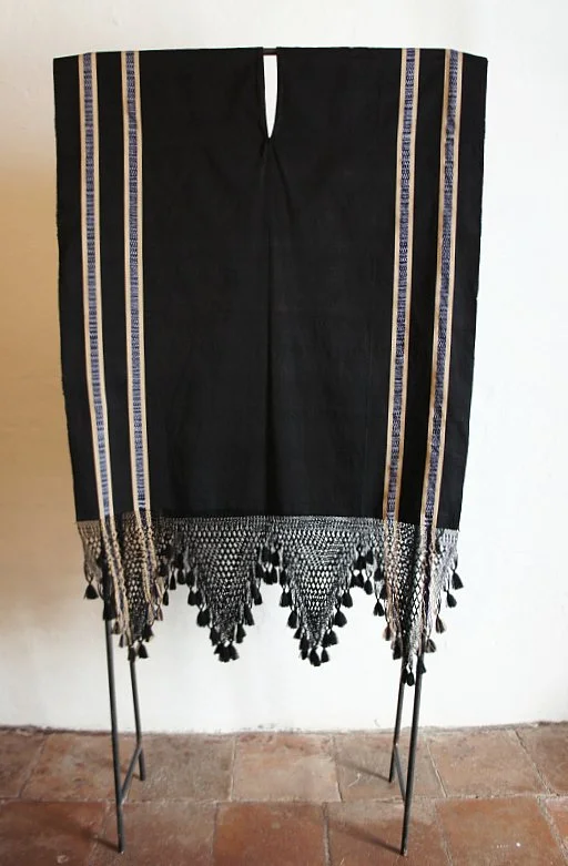 handwoven craft cotton embroidery macrame fringe rebozo shawl mexico mexican oaxaca chiapas toluca tenancingo estado de mexico highend highfashion moda textiles artisan artisanal natural dyes botanical dyes blue black plaid check blouse poncho top sh