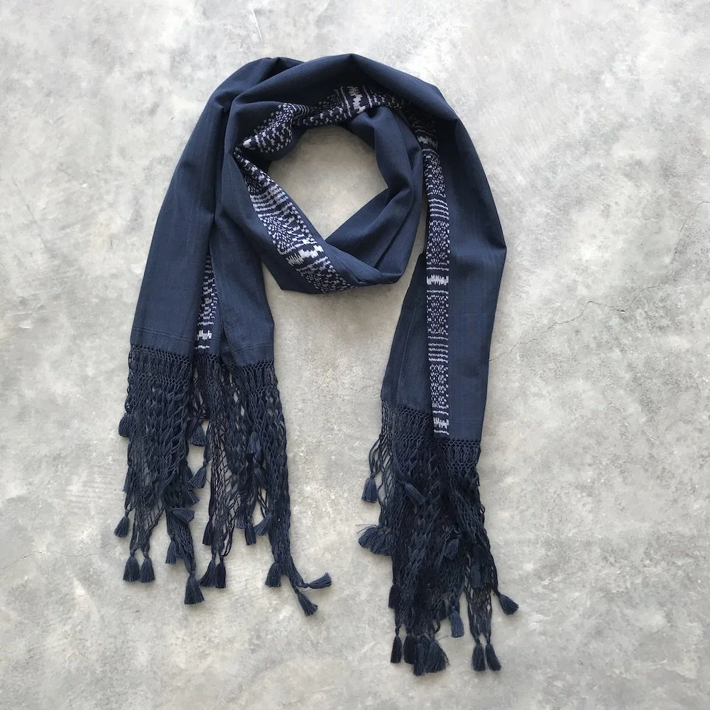 handwoven craft cotton embroidery macrame fringe rebozo shawl mexico mexican oaxaca chiapas toluca tenancingo estado de mexico highend highfashion moda textiles artisan artisanal natural dyes botanical dyes blue black plaid check blouse poncho top sh