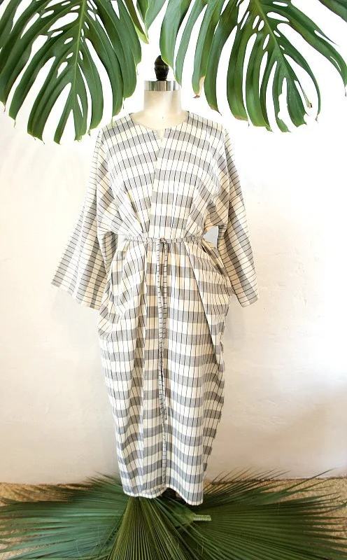 handwoven craft cotton embroidery macrame fringe rebozo shawl mexico mexican oaxaca chiapas toluca tenancingo estado de mexico highend highfashion moda textiles artisan artisanal natural dyes botanical dyes blue black plaid check blouse poncho top sh