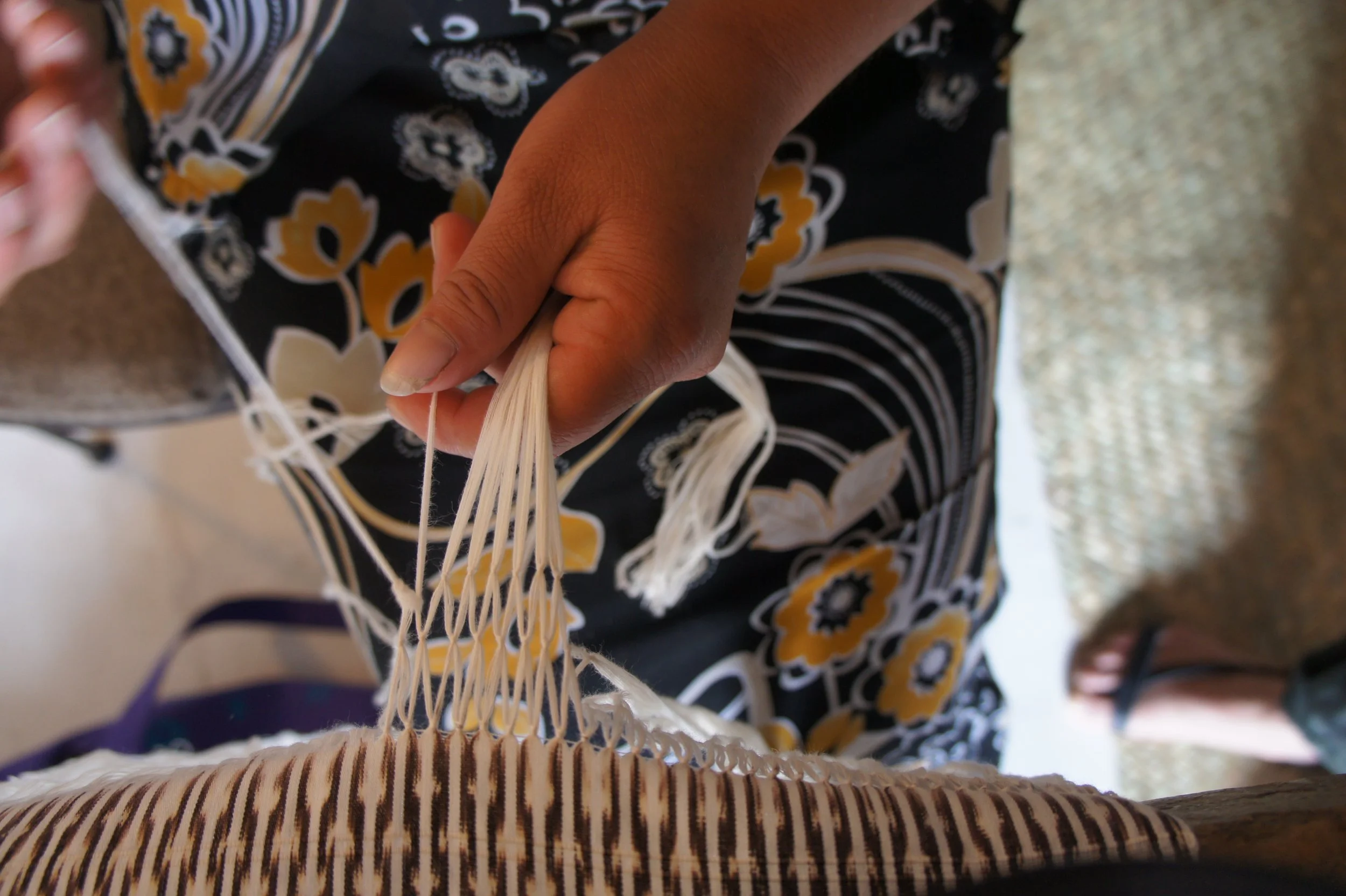 handwoven craft cotton embroidery macrame fringe rebozo shawl mexico mexican oaxaca chiapas toluca tenancingo estado de mexico highend highfashion moda textiles artisan artisanal natural dyes botanical dyes blue black plaid check blouse poncho top sh