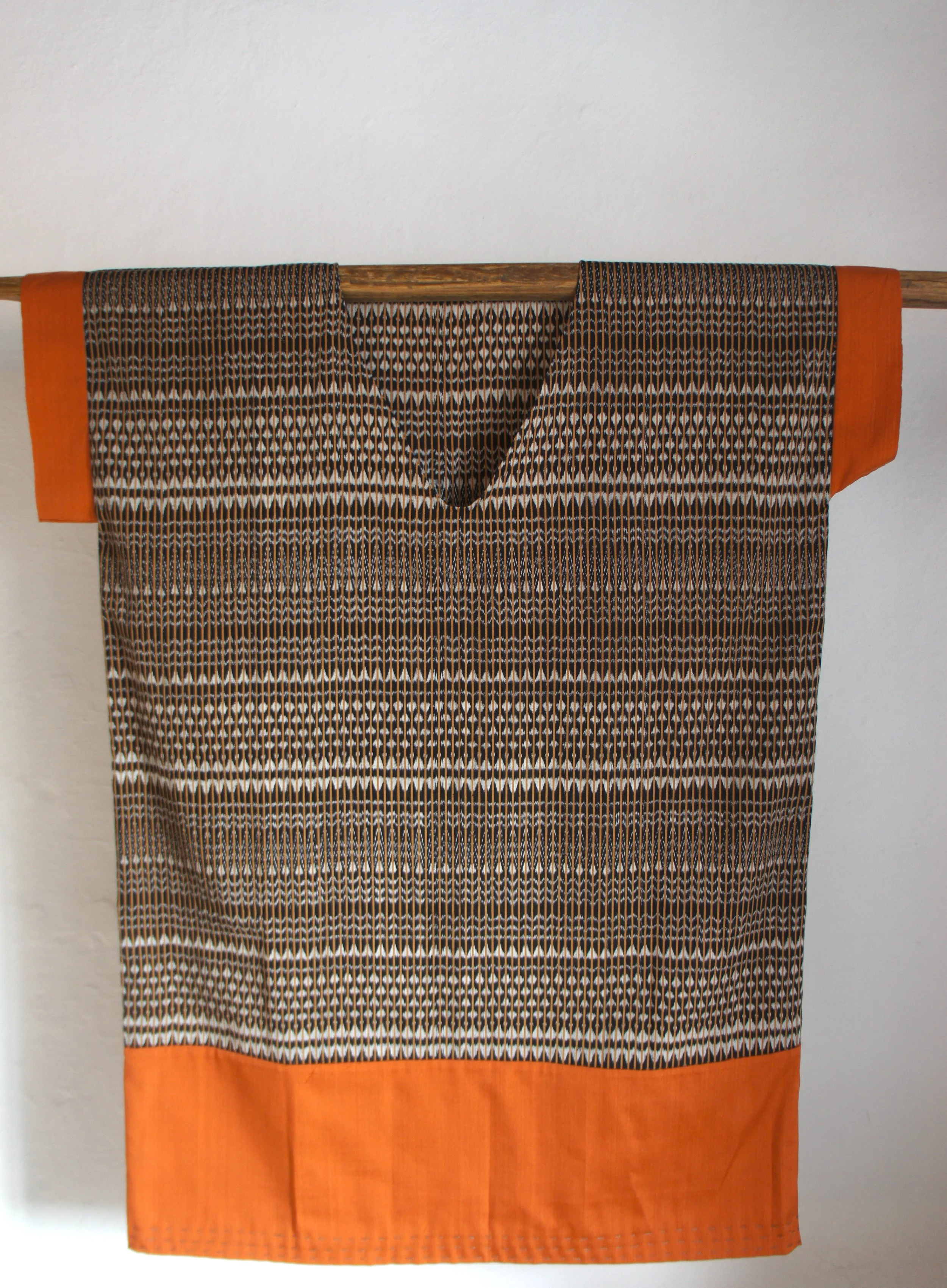handwoven craft cotton embroidery macrame fringe rebozo shawl mexico mexican oaxaca chiapas toluca tenancingo estado de mexico highend highfashion moda textiles artisan artisanal natural dyes botanical dyes blue black plaid check blouse poncho top sh