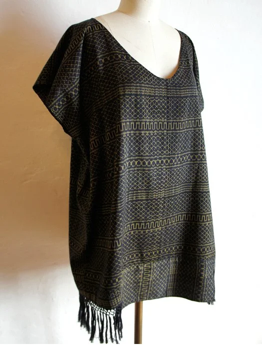 handwoven craft cotton embroidery macrame fringe rebozo shawl mexico mexican oaxaca chiapas toluca tenancingo estado de mexico highend highfashion moda textiles artisan artisanal natural dyes botanical dyes blue black plaid check blouse poncho top sh
