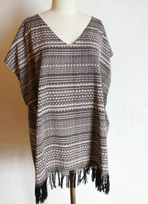 handwoven craft cotton embroidery macrame fringe rebozo shawl mexico mexican oaxaca chiapas toluca tenancingo estado de mexico highend highfashion moda textiles artisan artisanal natural dyes botanical dyes blue black plaid check blouse poncho top sh