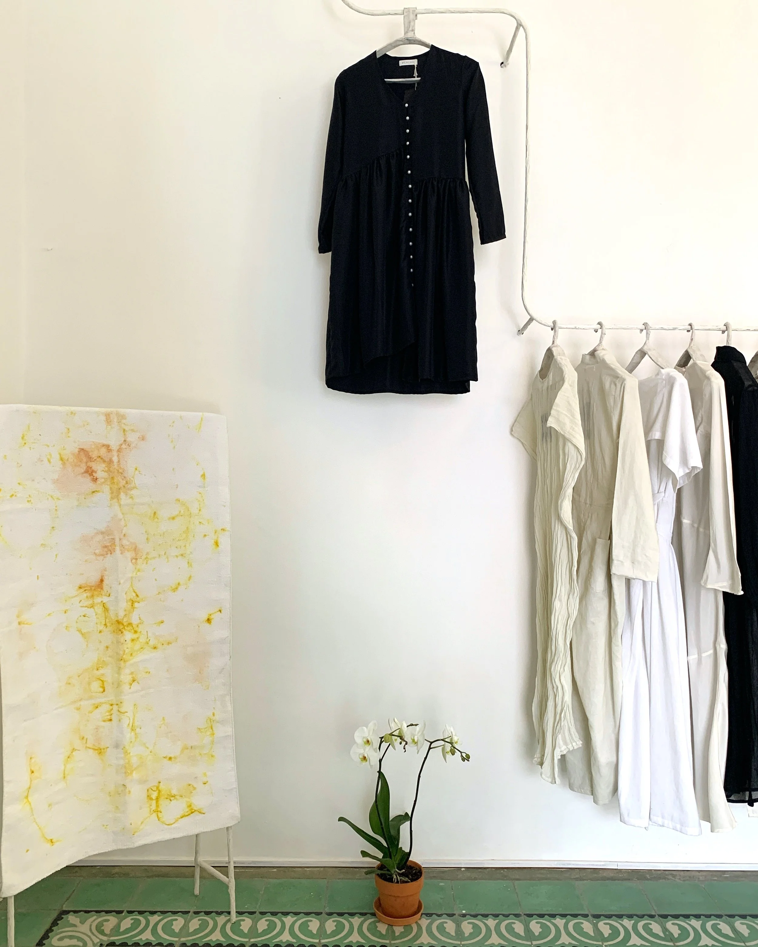 Mexchic shopping in Oaxaca, Mexico for clothing, textiles, home goods homewares, artisan made goods, boutique is a design shop hand woven natural ethically made sustainable regenerative cotton wool alpaca antique lace silk vintage natural dyes botani
