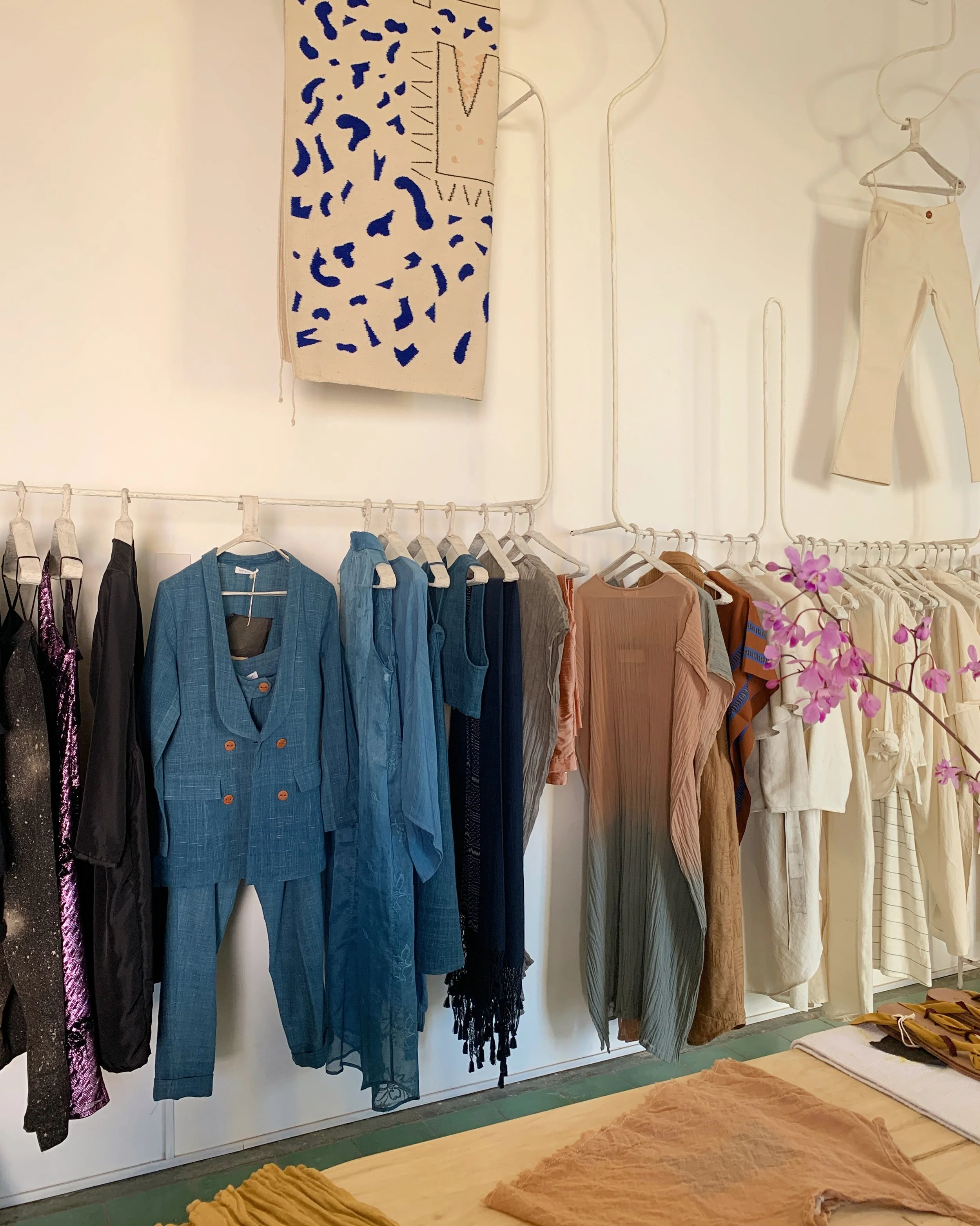 Mexchic shopping in Oaxaca, Mexico for clothing, textiles, home goods homewares, artisan made goods, boutique is a design shop hand woven natural ethically made sustainable regenerative cotton wool alpaca antique lace silk vintage natural dyes botani