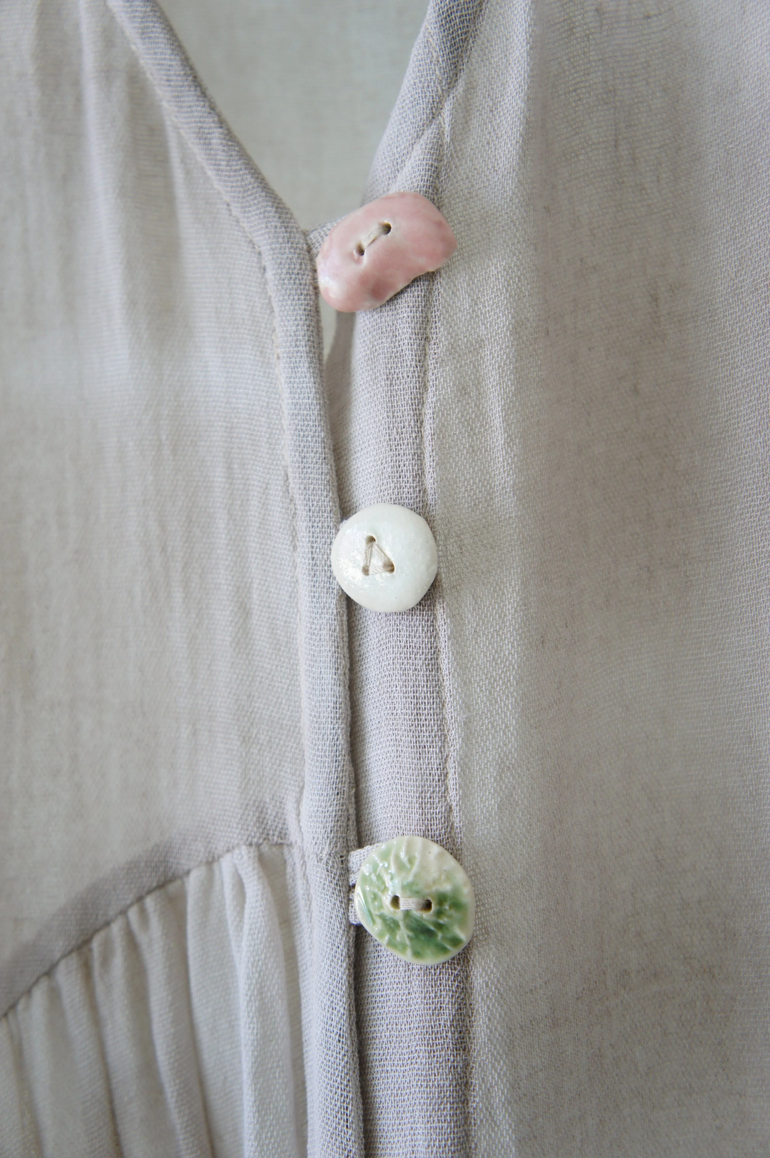 Mexchic collaboration with Mexican contemporary artist / ceramisist Evelyn Alarcón Mexican, hand made ceramic clay buttons made for clothing created with natural botanical dyes in regenerative sustainable fabrics, luxury fashion ethical alta moda mad