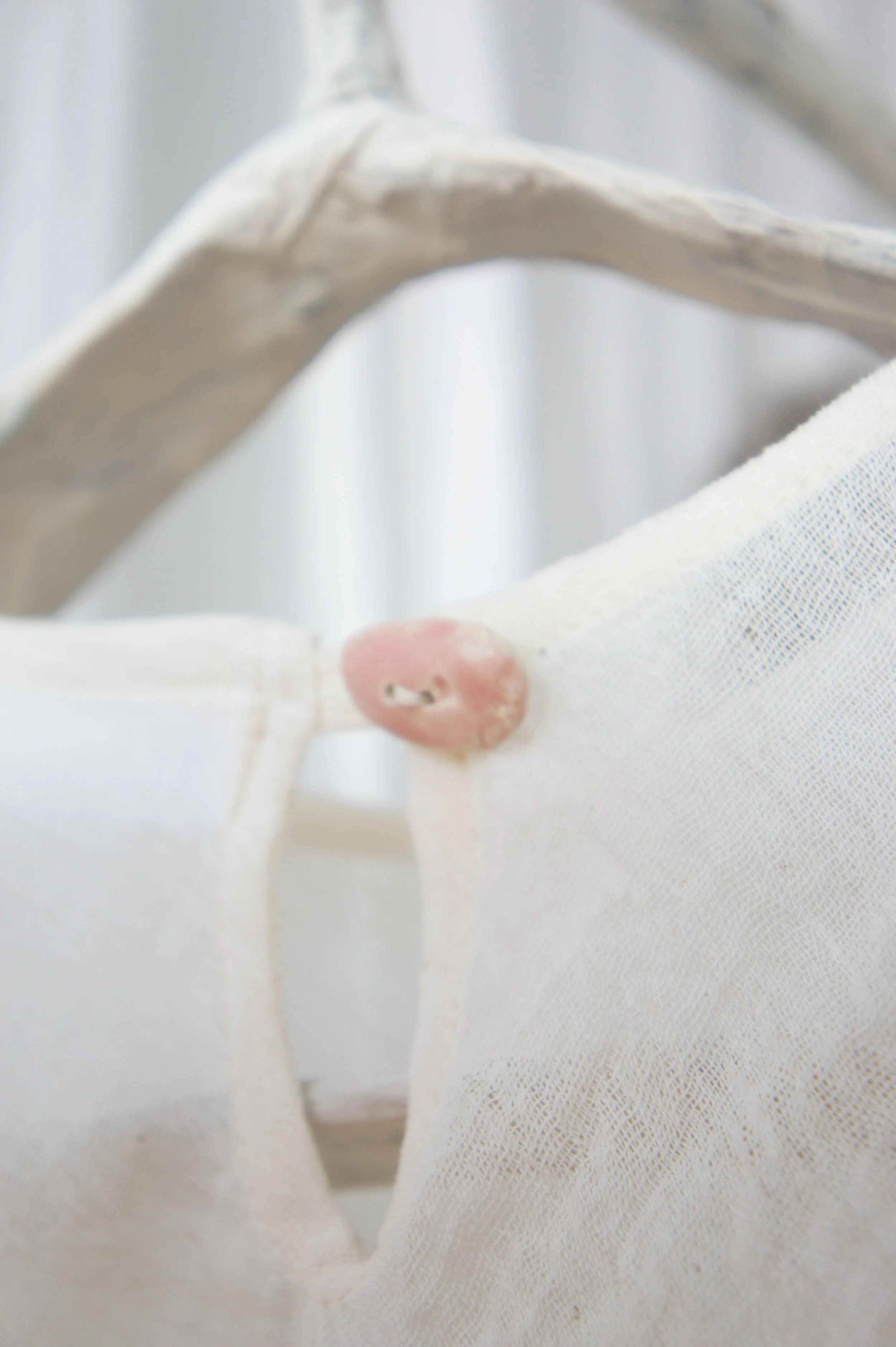 Mexchic collaboration with Mexican contemporary artist / ceramisist Evelyn Alarcón Mexican, hand made ceramic clay buttons made for clothing created with natural botanical dyes in regenerative sustainable fabrics, luxury fashion ethical alta moda mad