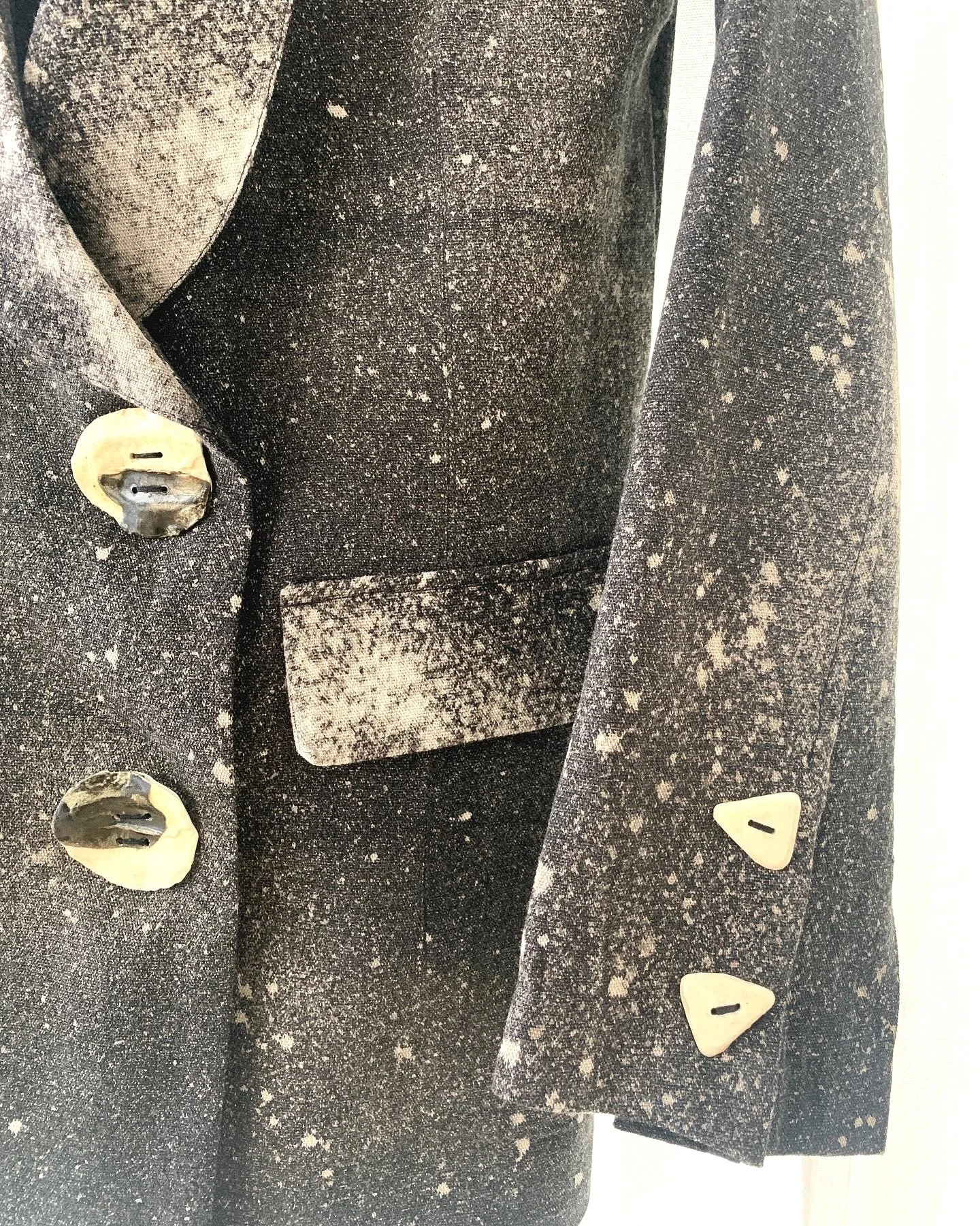 Mexchic collaboration with Mexican contemporary artist / ceramisist Evelyn Alarcón Mexican, hand made ceramic clay buttons made for clothing created with natural botanical dyes in regenerative sustainable fabrics, luxury fashion ethical alta moda mad