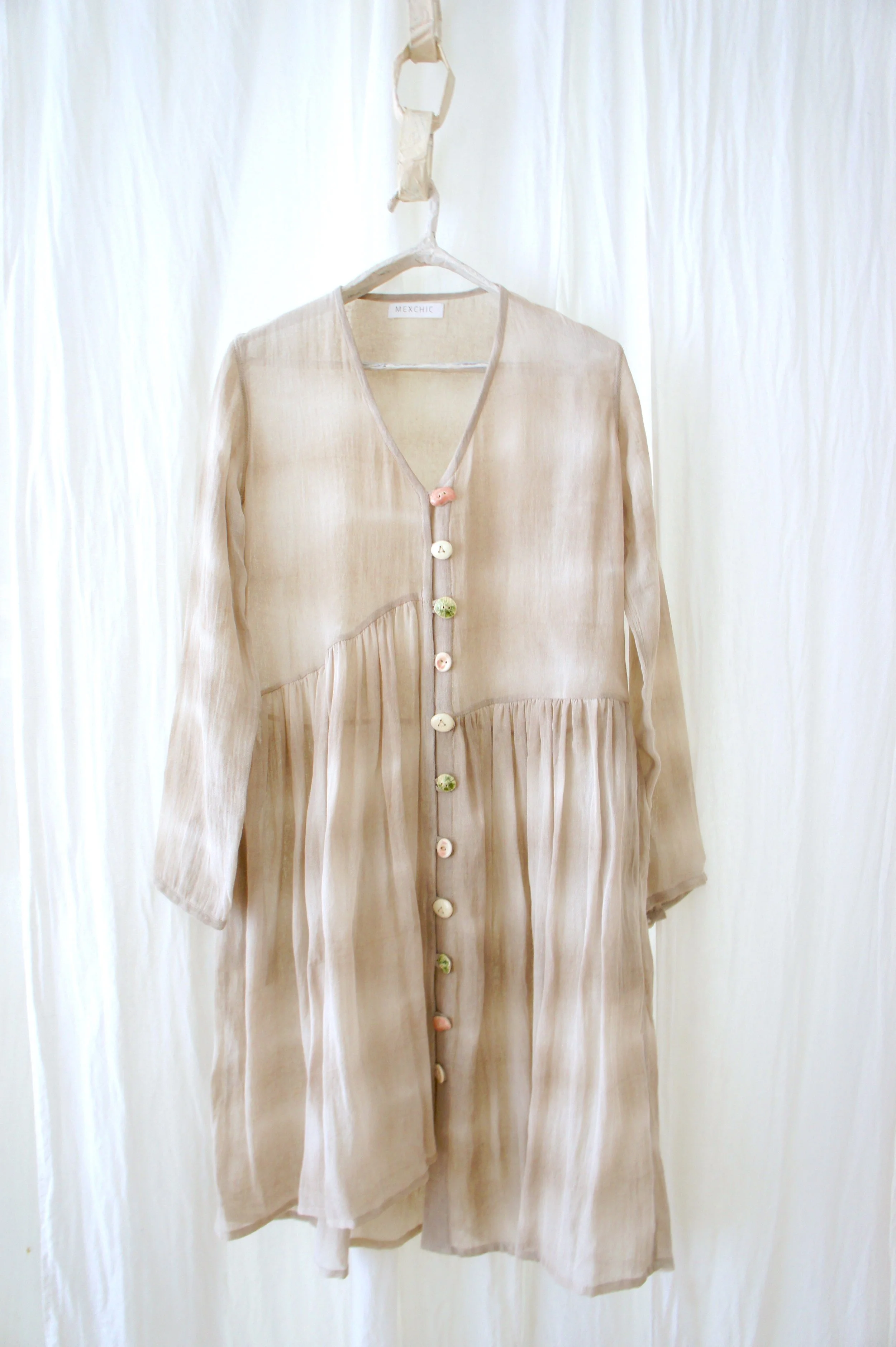 Mexchic collaboration with Mexican contemporary artist / ceramisist Evelyn Alarcón Mexican, hand made ceramic clay buttons made for clothing created with natural botanical dyes in regenerative sustainable fabrics, luxury fashion ethical alta moda mad