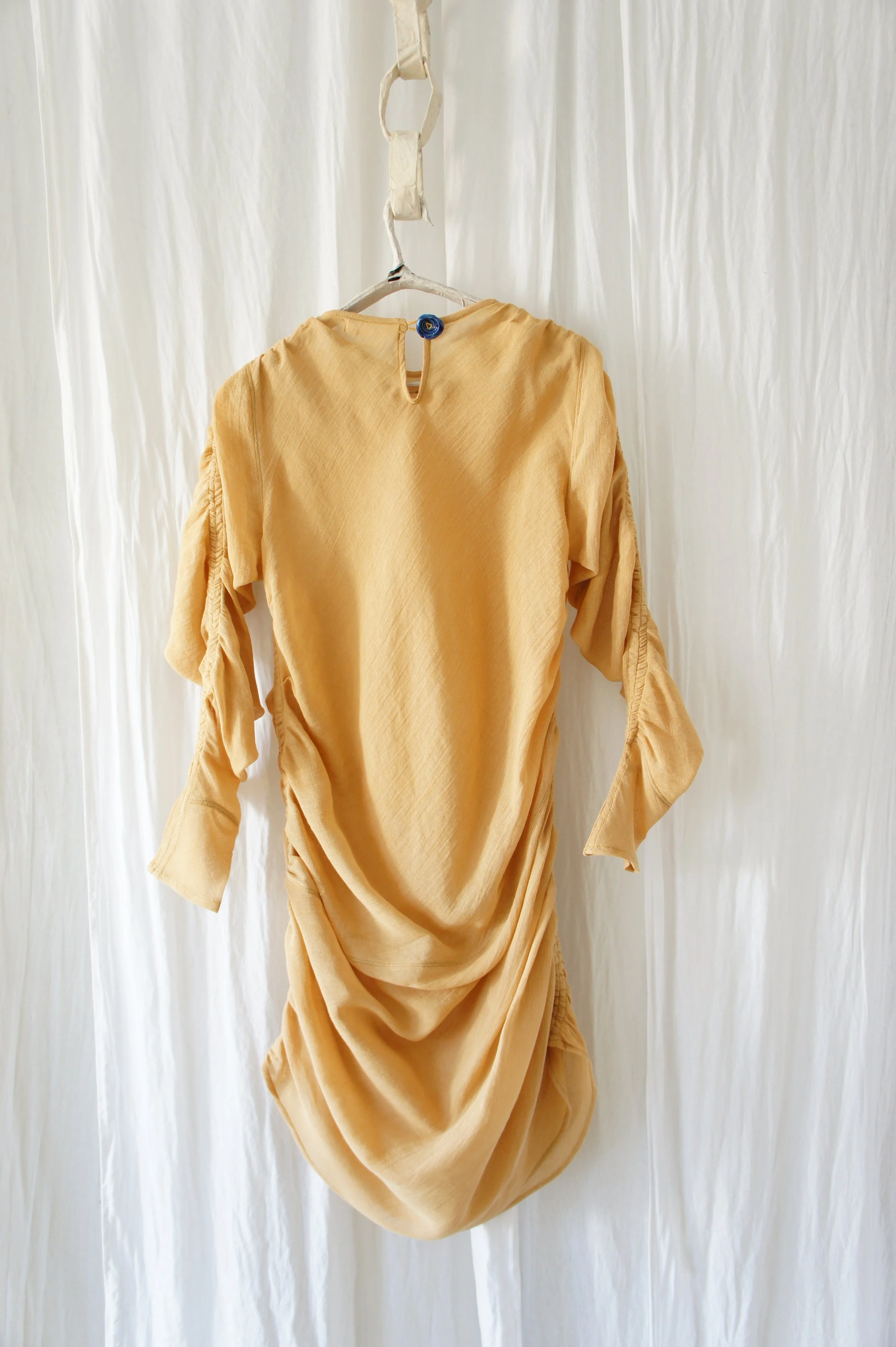 Mexchic collaboration with Mexican contemporary artist / ceramisist Evelyn Alarcón Mexican, hand made ceramic clay buttons made for clothing created with natural botanical dyes in regenerative sustainable fabrics, luxury fashion ethical alta moda mad