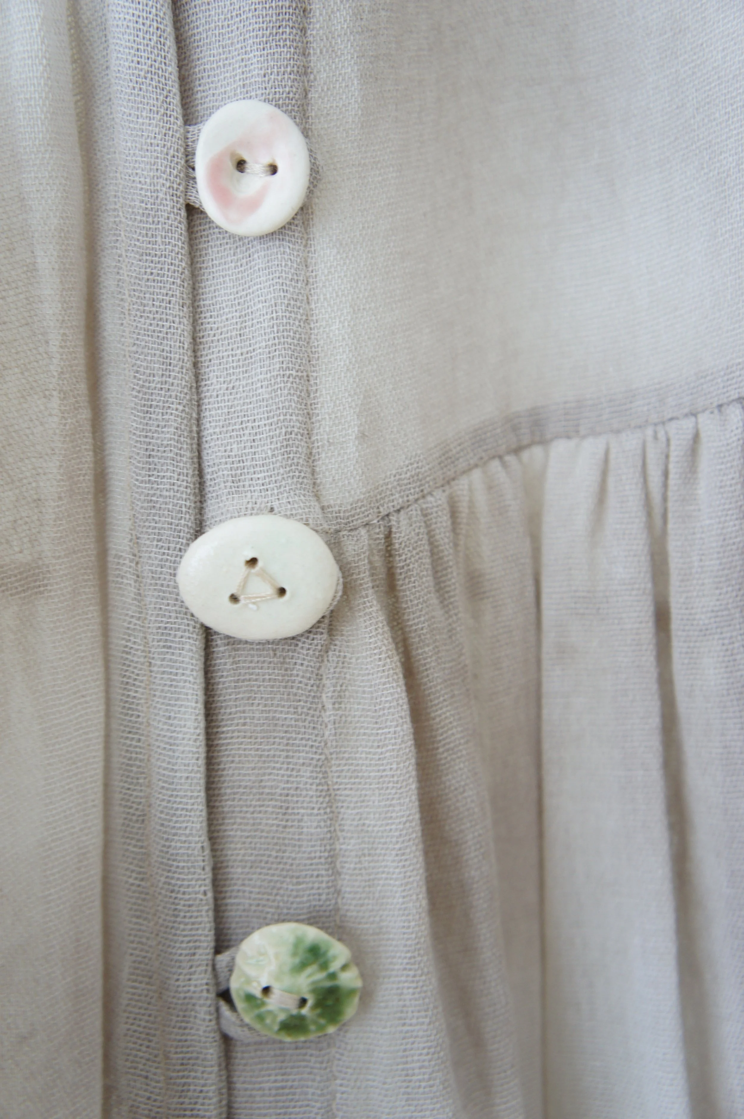 Mexchic collaboration with Mexican contemporary artist / ceramisist Evelyn Alarcón Mexican, hand made ceramic clay buttons made for clothing created with natural botanical dyes in regenerative sustainable fabrics, luxury fashion ethical alta moda mad