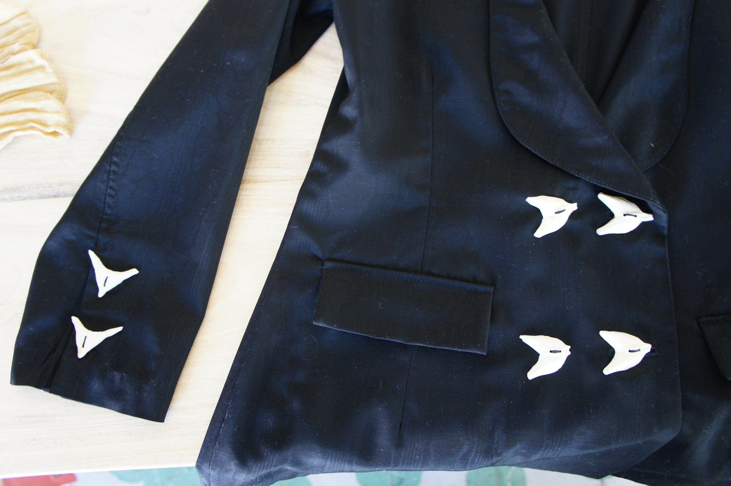 Mexchic collaboration with Mexican contemporary artist / ceramisist Evelyn Alarcón Mexican, hand made ceramic clay buttons made for clothing created with natural botanical dyes in regenerative sustainable fabrics, luxury fashion ethical alta moda mad