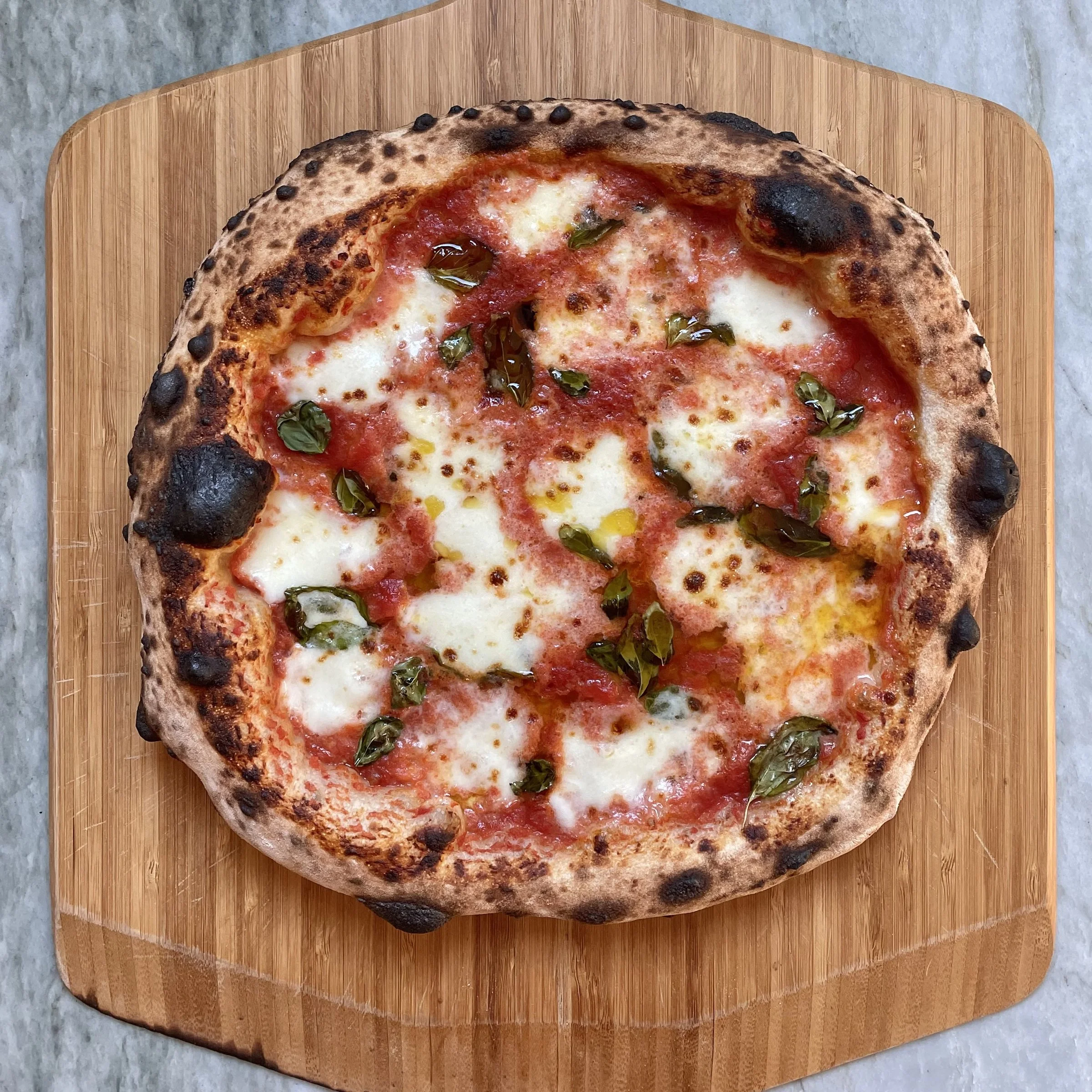 El Retorno a lo Ancestral: La Ciencia y Paciencia detrás de nuestra Pizza de Masa Madre