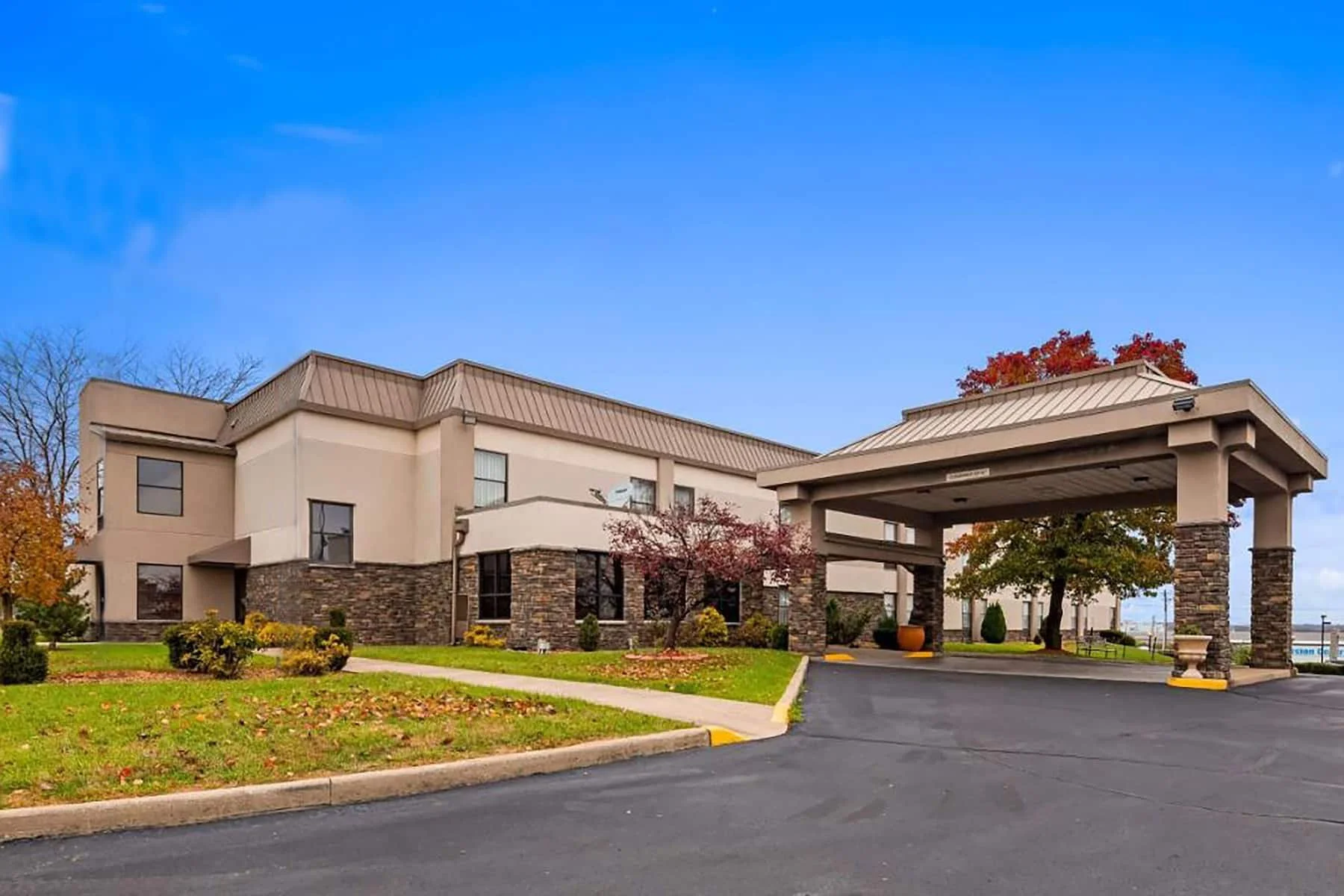Exterior of Baymont Monroe at 40 New Garver Rd