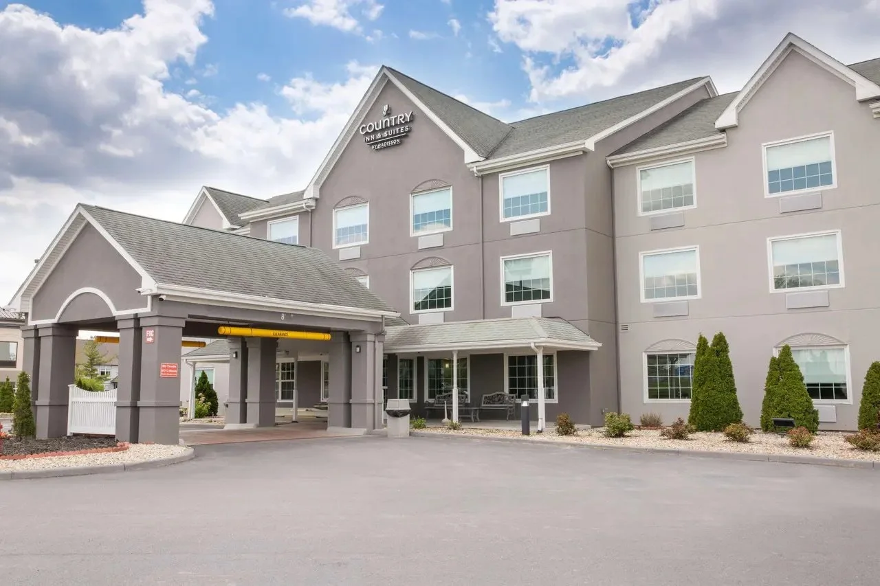 Exterior of Country Inn Columbus at 1155 Evans Way Ct