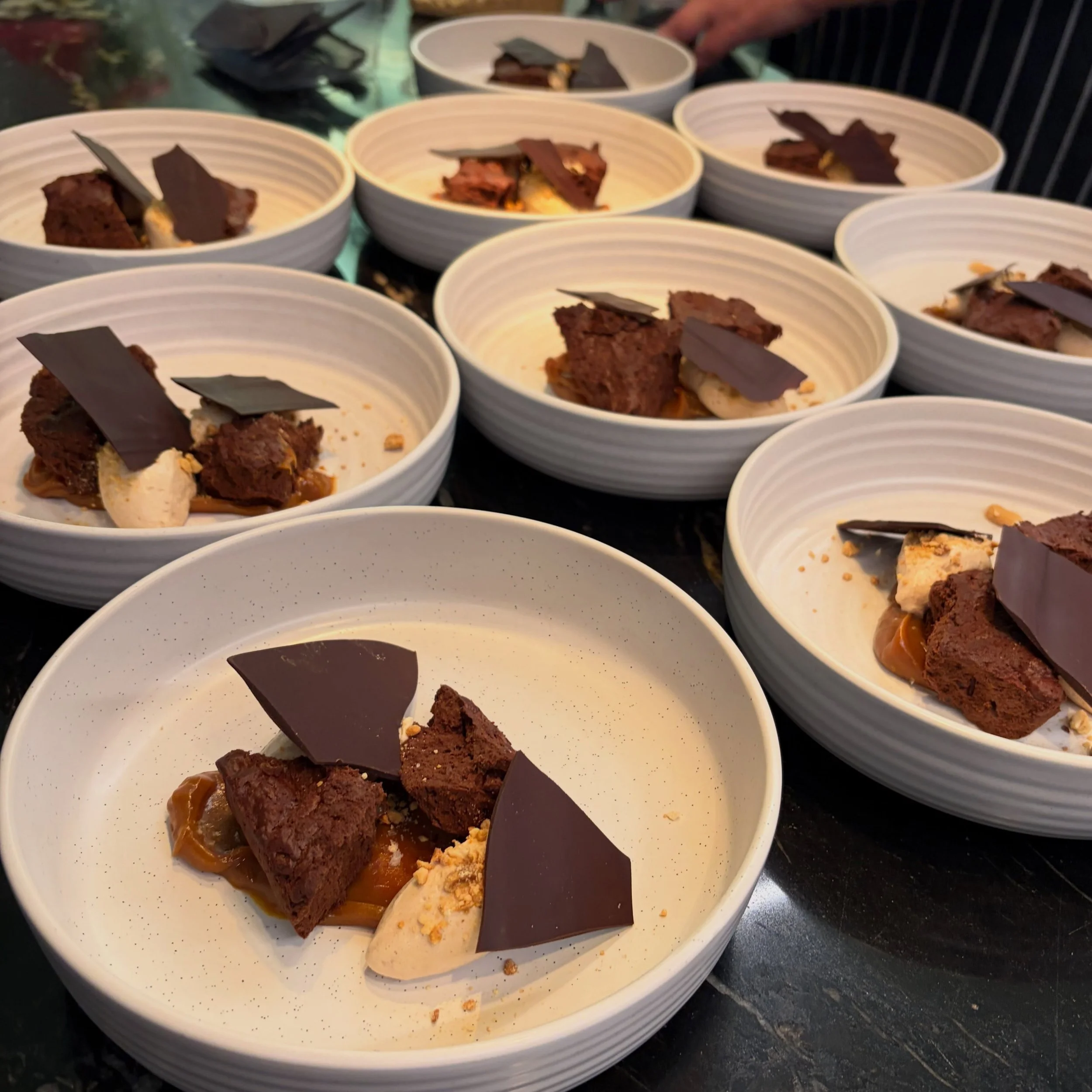 Happy Fathers Day to all the Big Dogs out there Past and Present🍻🎉

The Fork n Knife take on The Snickers🍫🥜

Chocolate Delice &bull; Dulce de Leche &bull; Toasted Peanuts &bull; Chocolate Mousse

#happyfathersday #dads #dadanddesserts #newplymout