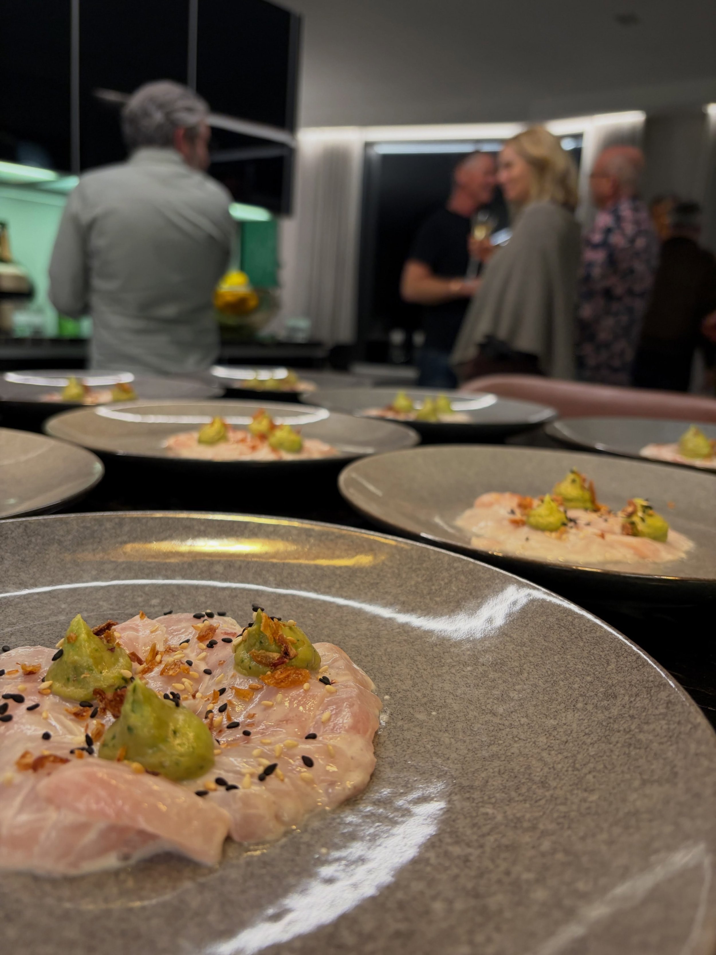Fork n Whare in action 🔥👌🍸

Trevally Crudo &bull; Coconut &bull; Chilli &bull; Avocado &bull; Coriander &bull; Seasame &bull; Wonton 

#homedining #privatechef #catering #crudo #forknwhare