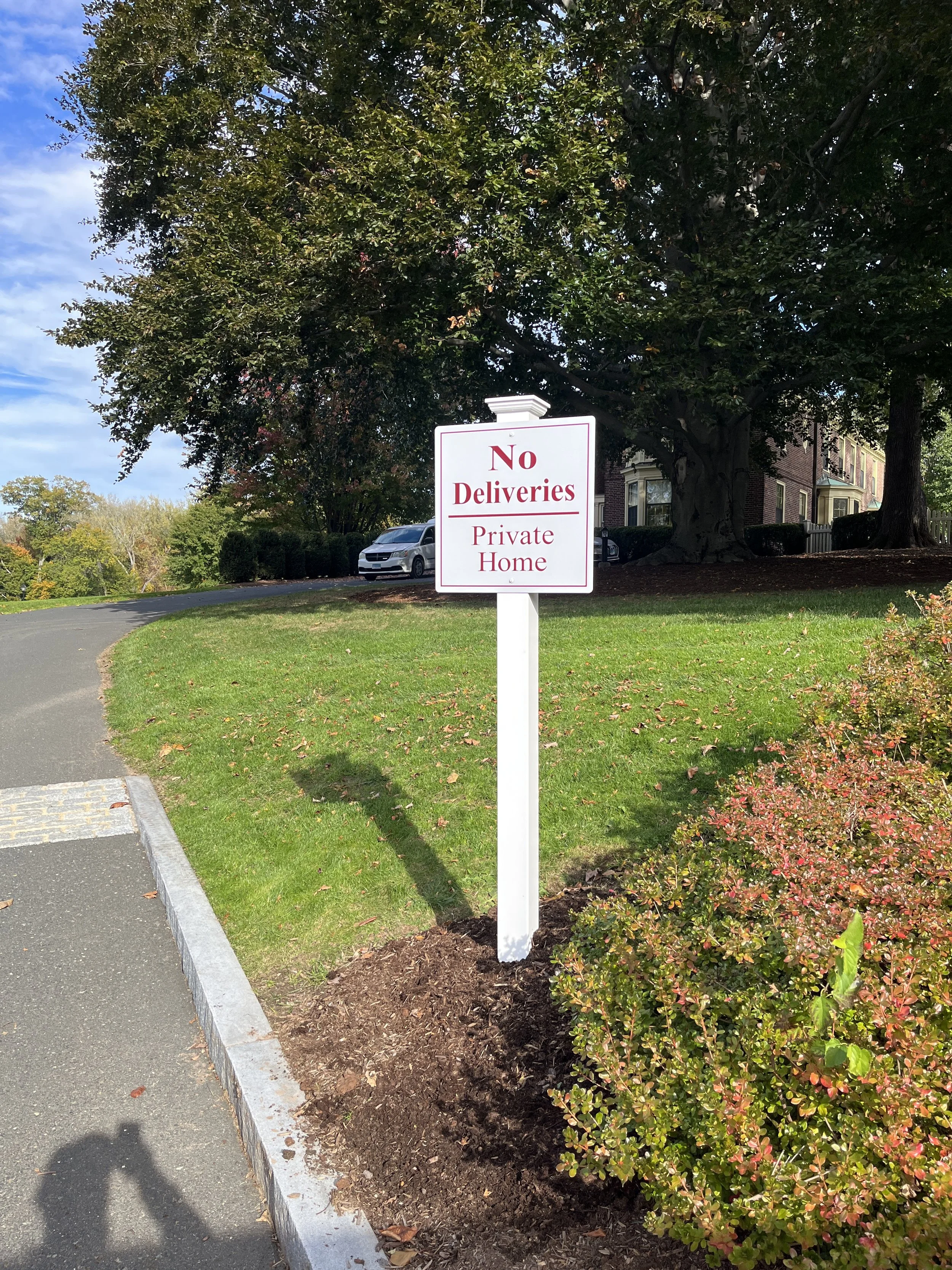 Single Post No Deliveries Sign