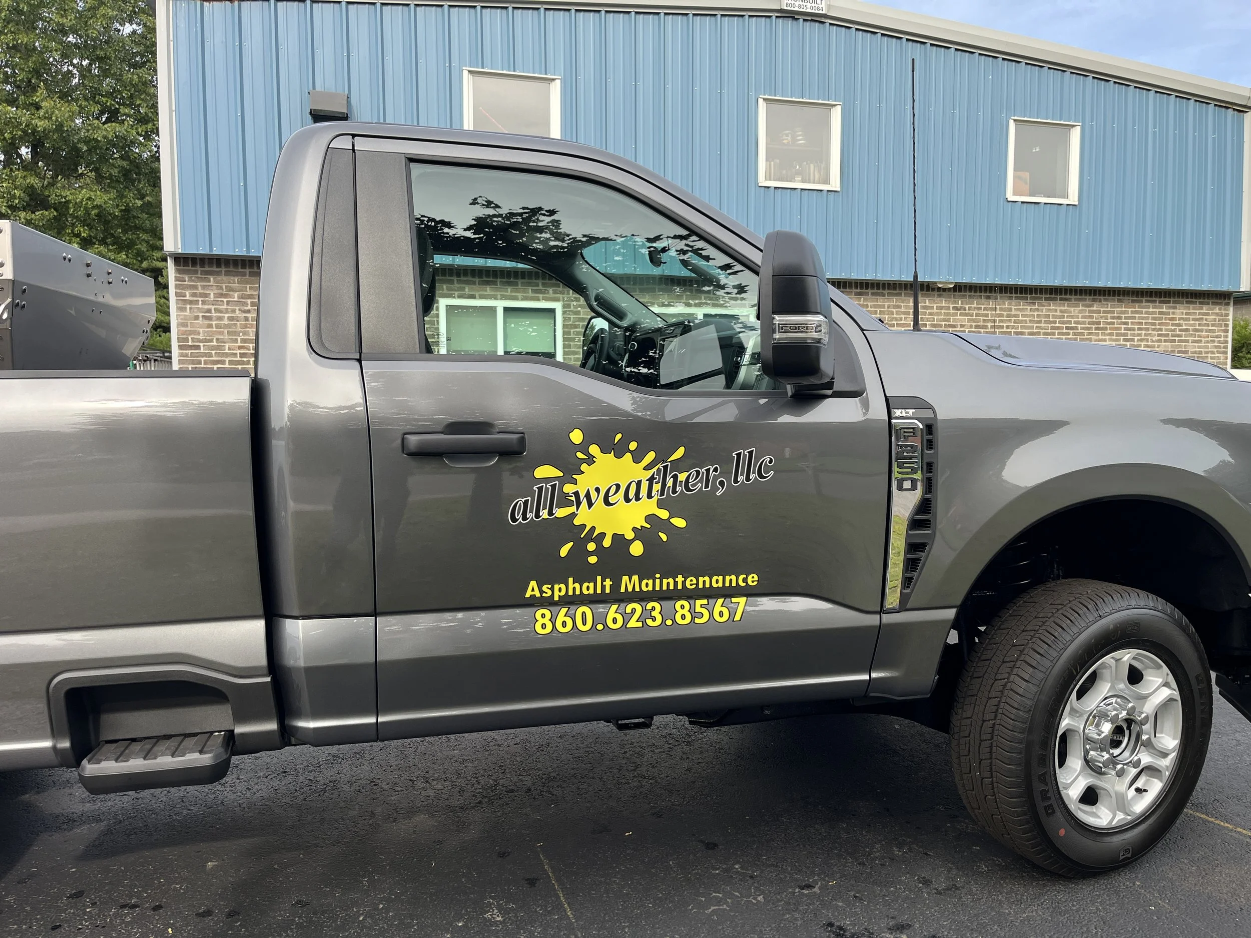 vehicle lettering and graphics