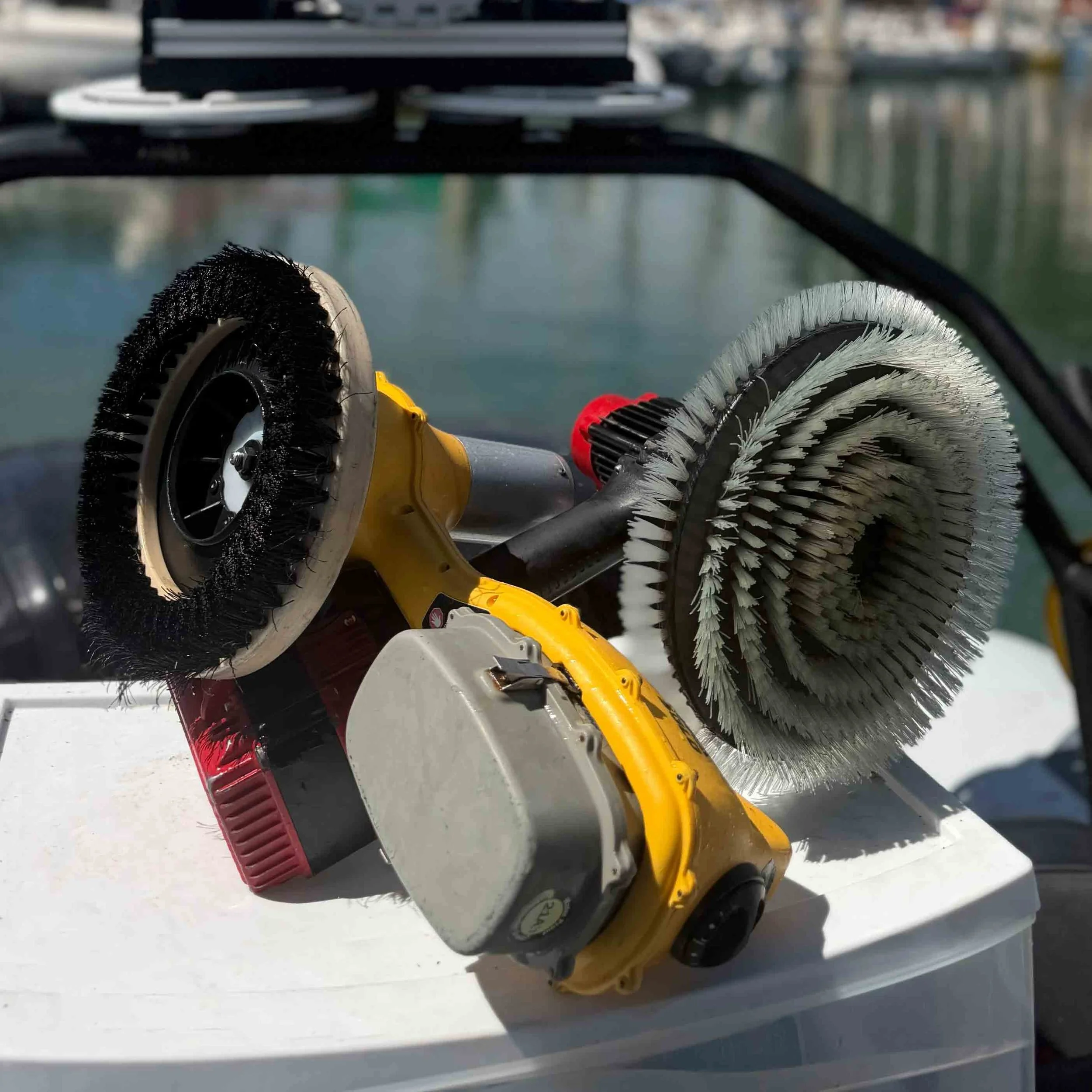 Miami motorboat underwater hull cleaning boat bottom diving algae and barnacles removal and anodes Zinc replacement. Soft brush, gentle cleaning non-abrasive.