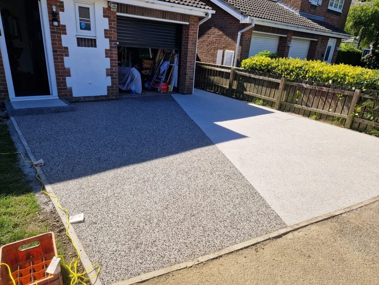 Two-tone resin driveway and patio