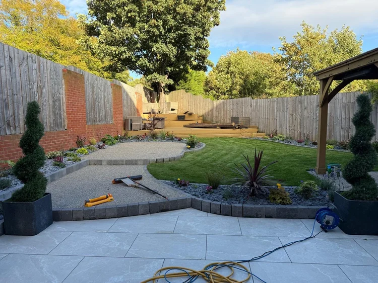 Porcelain patio, curved lawn and topiary