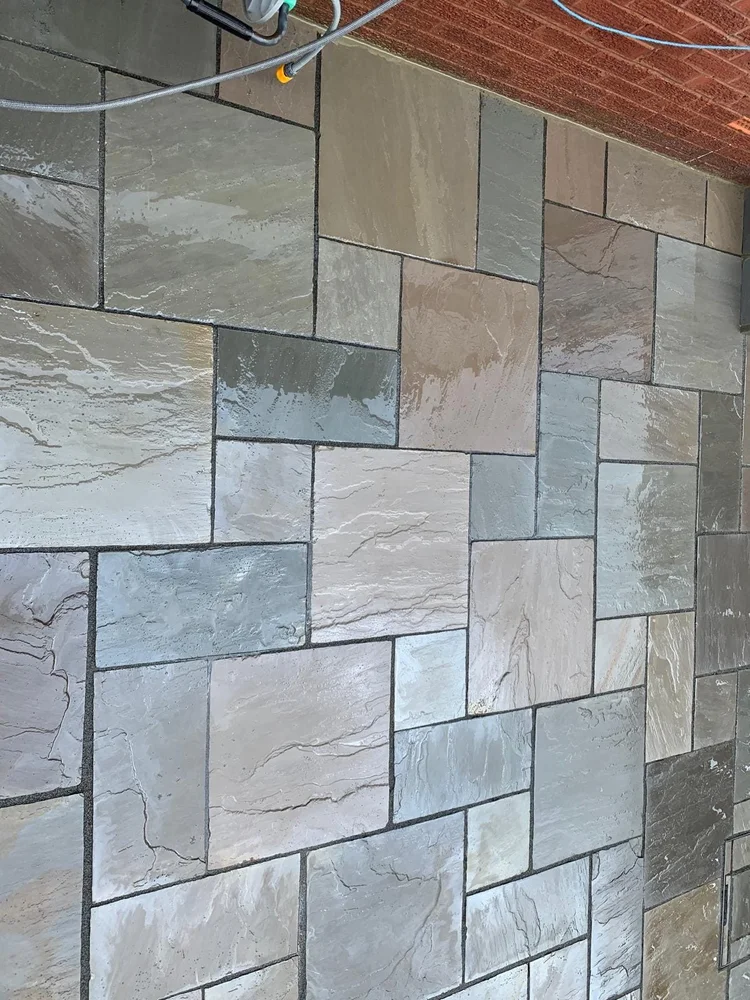 Grey-blue sandstone laid in a random pattern