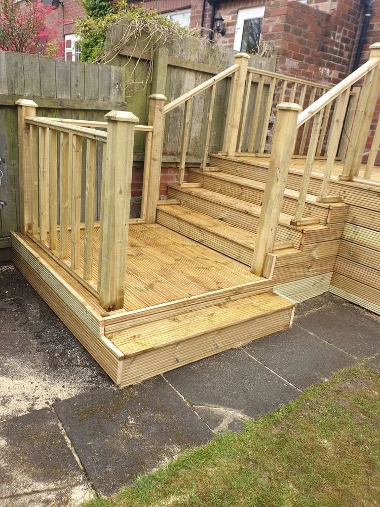 Timber decking with steps and balustrade