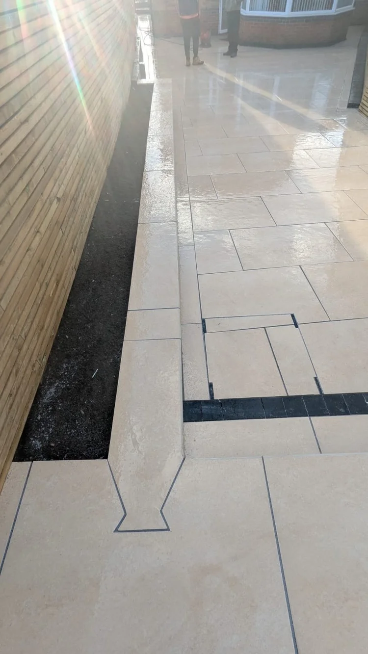 Porcelain path with a slot drain