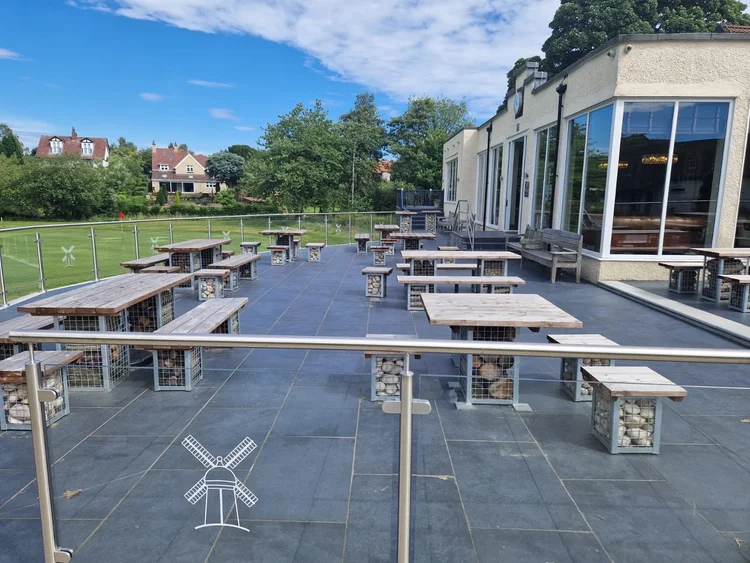 Porcelain terrace for a pub garden