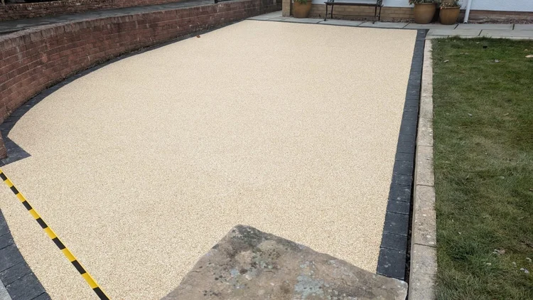 Cream resin-bound path with charcoal edging