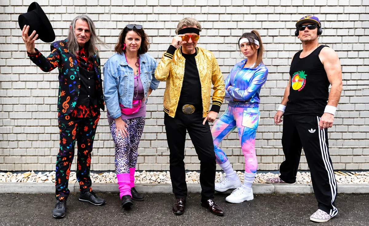 Living in the 80s live im Rockfact Music Club