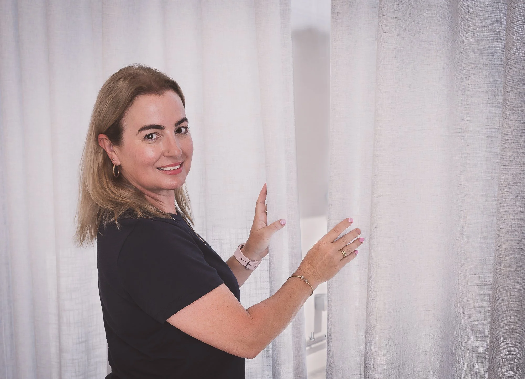 Aesthetic Blinds & Curtains installng curtains