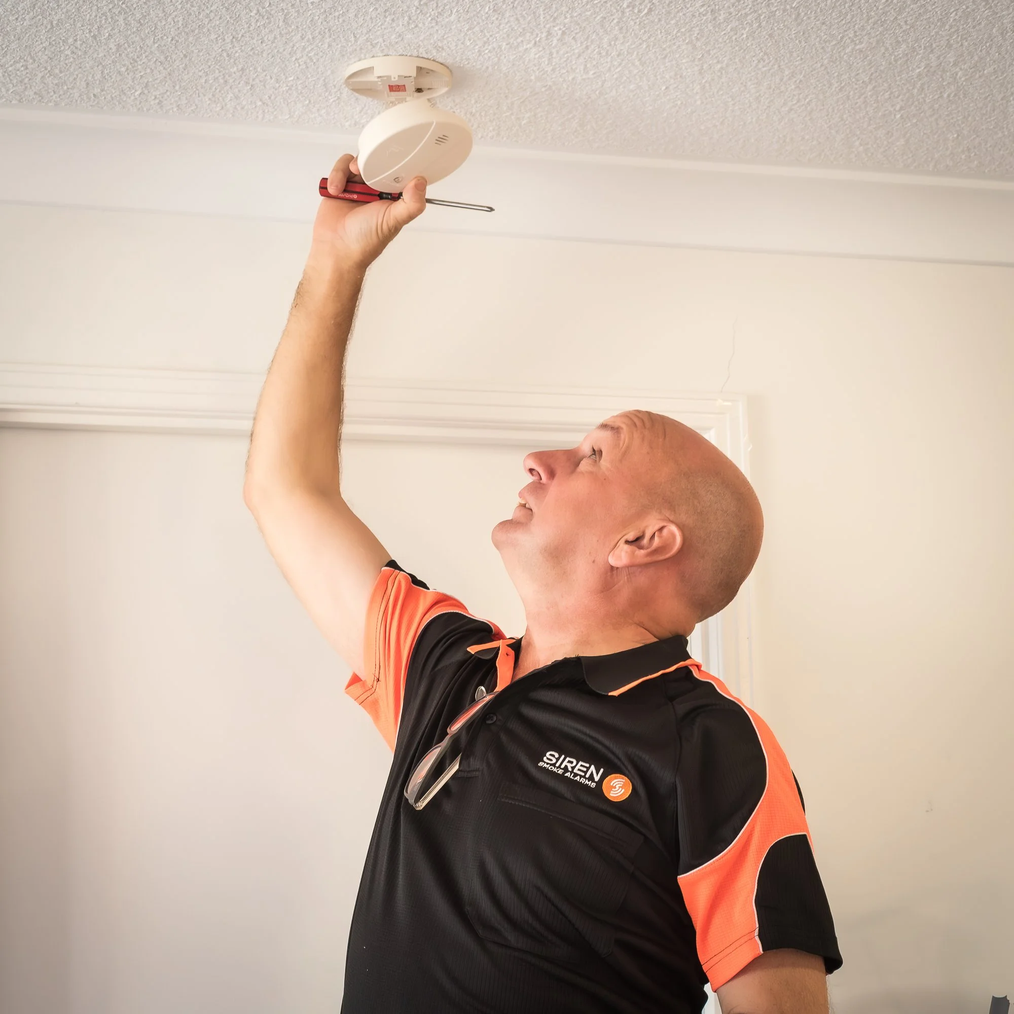 Siren Smoke Alarms servicing smoke detector