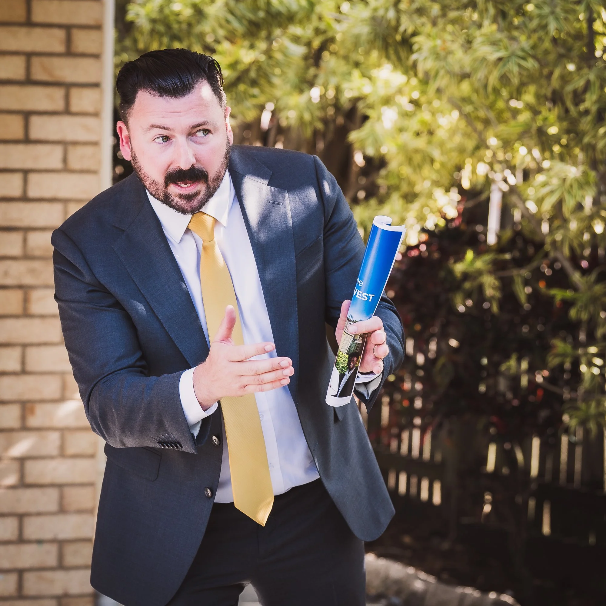Michael Rebetzke auctioning a home