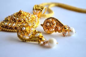 Rago Jewelry Valuation Day at the Weston Historical Society
