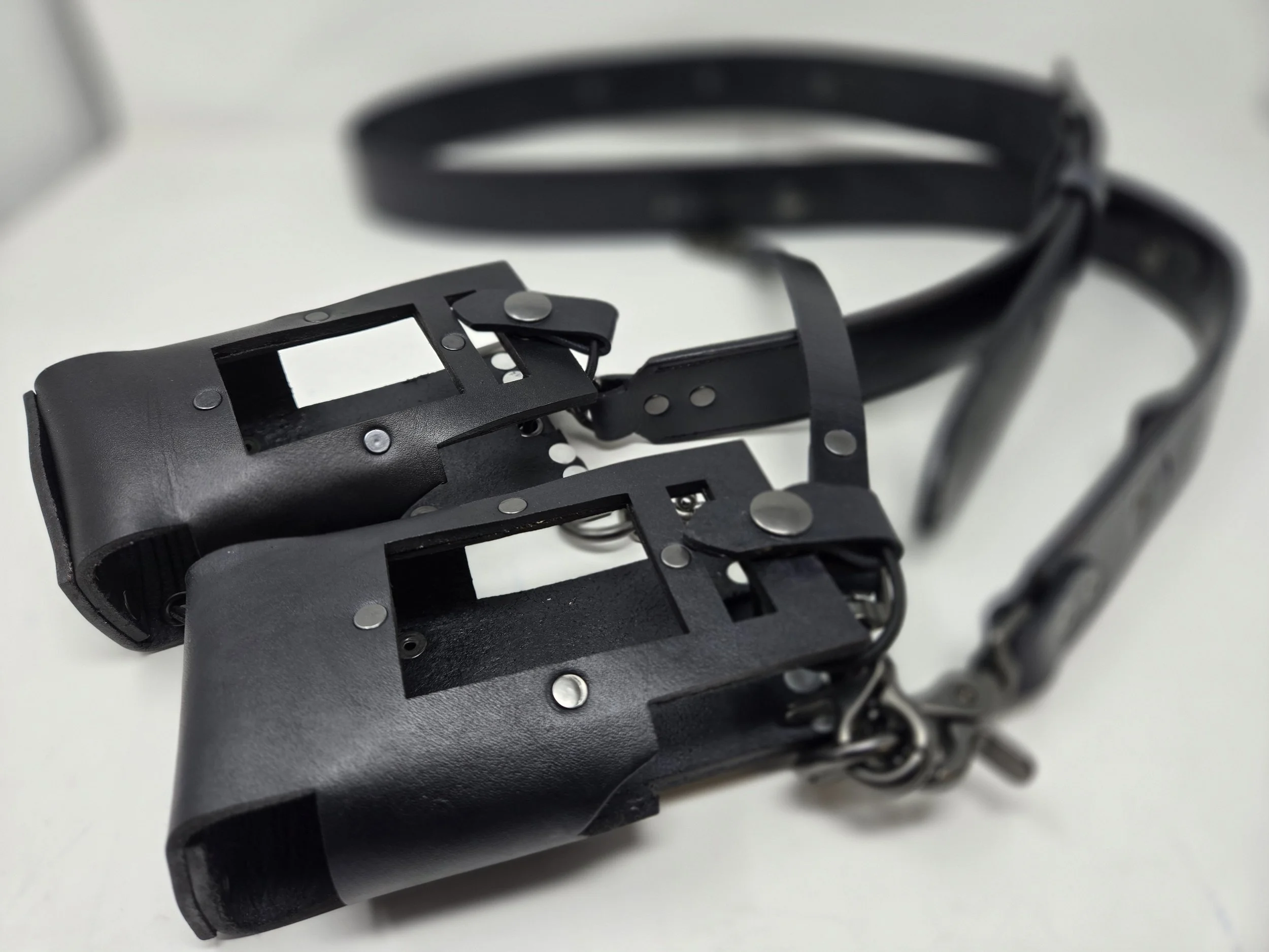 wl Star Leather double-basket radio harness with two leather radio holders, adjustable strap and metal hardware.
