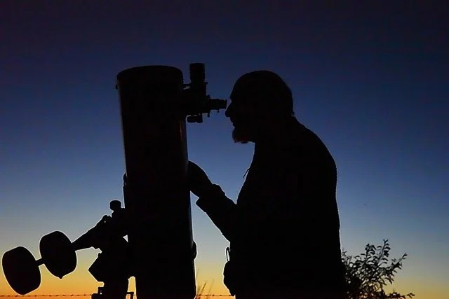 AEL_0535-Evan-using Paul Bishops Telescope at Naseby-WEB Medium.jpeg