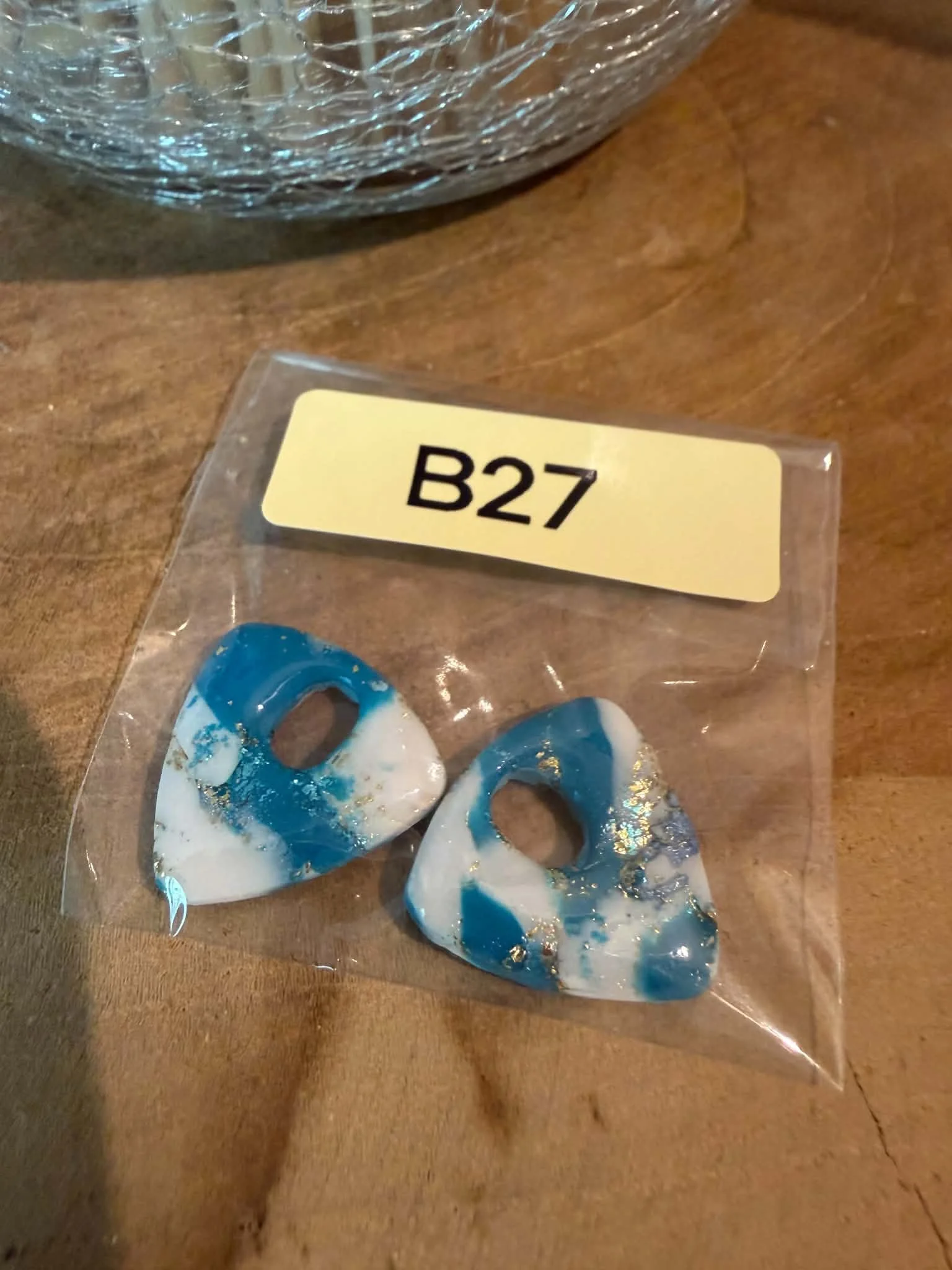 B27