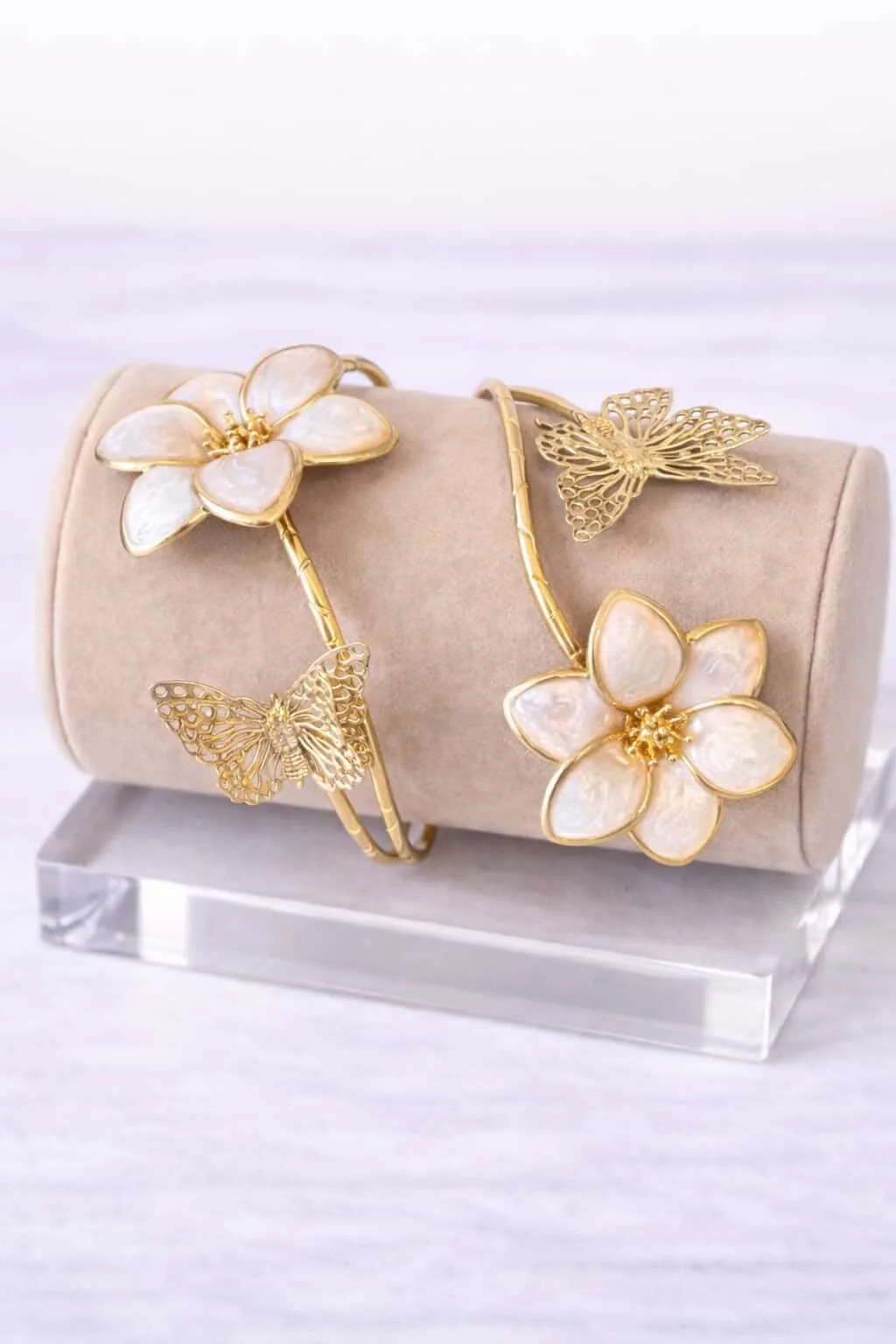 bracelet jonc fleurs blanches