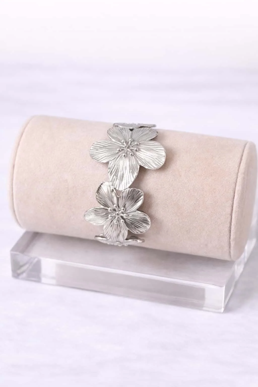 bracelet plusieurs fleurs argenté