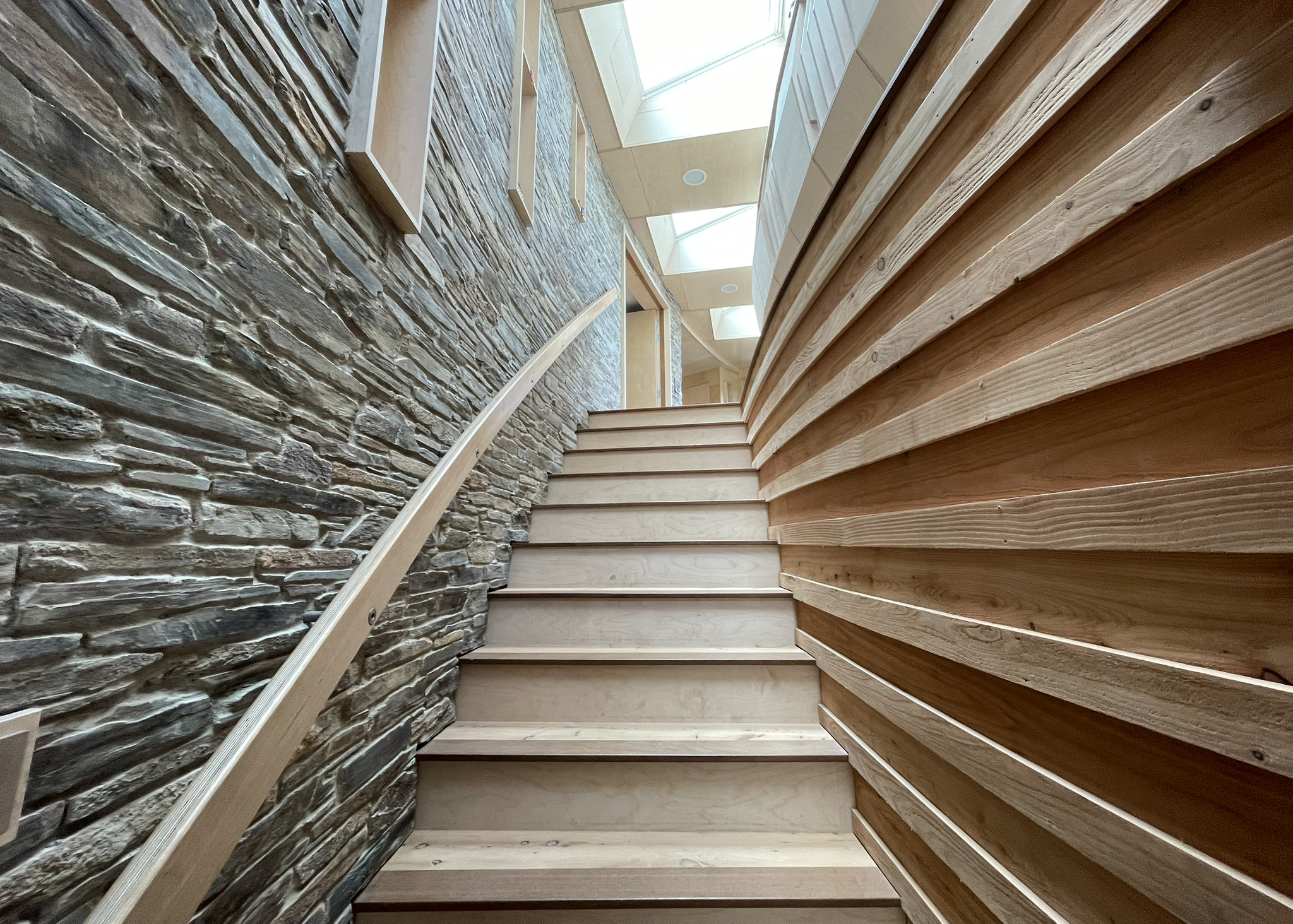 studio-hab-newquay-fistral-thepebble-staircase.webp