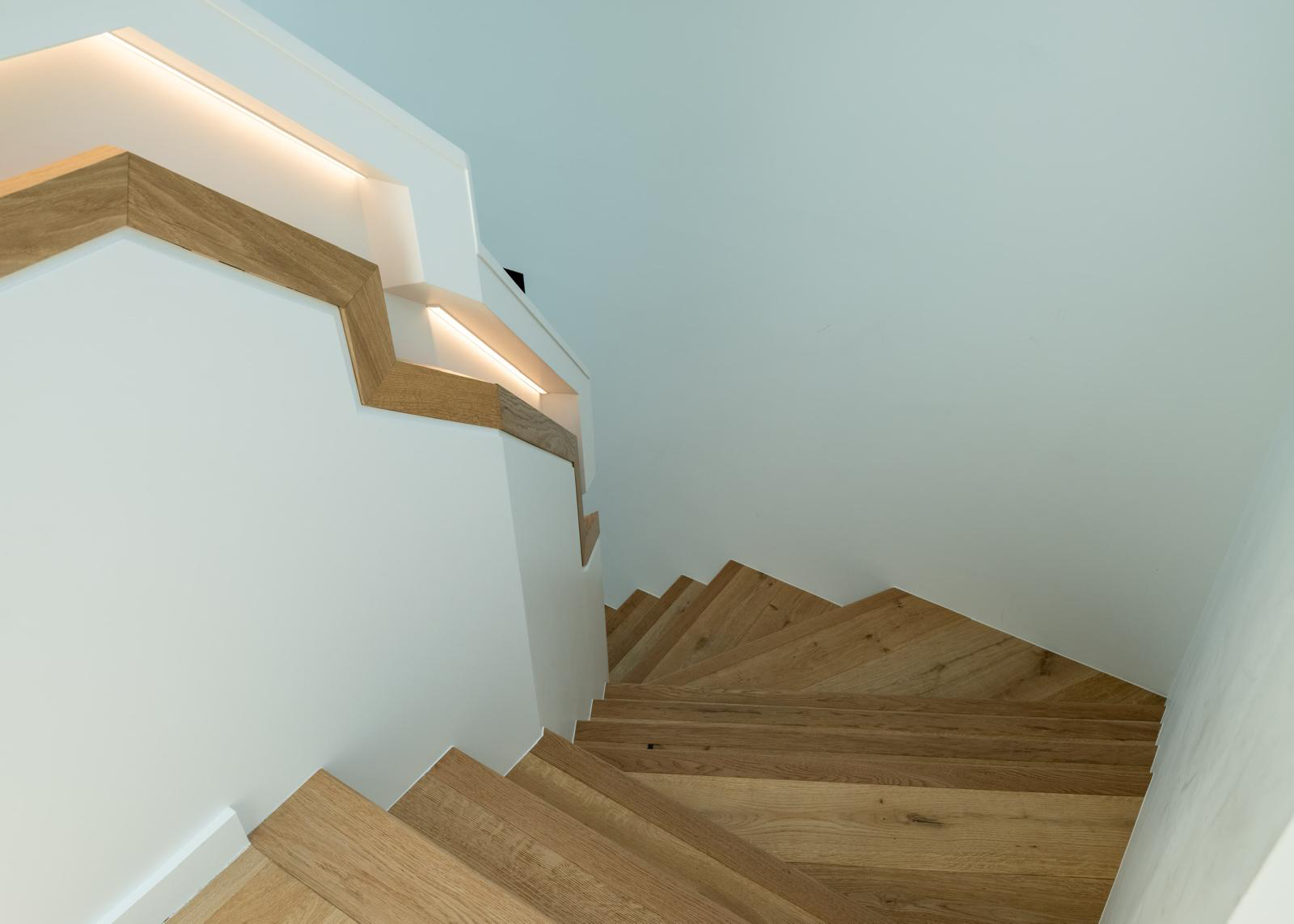 studio-hab-crantock-penpol-blackbarn-staircase-ledhandrail.webp